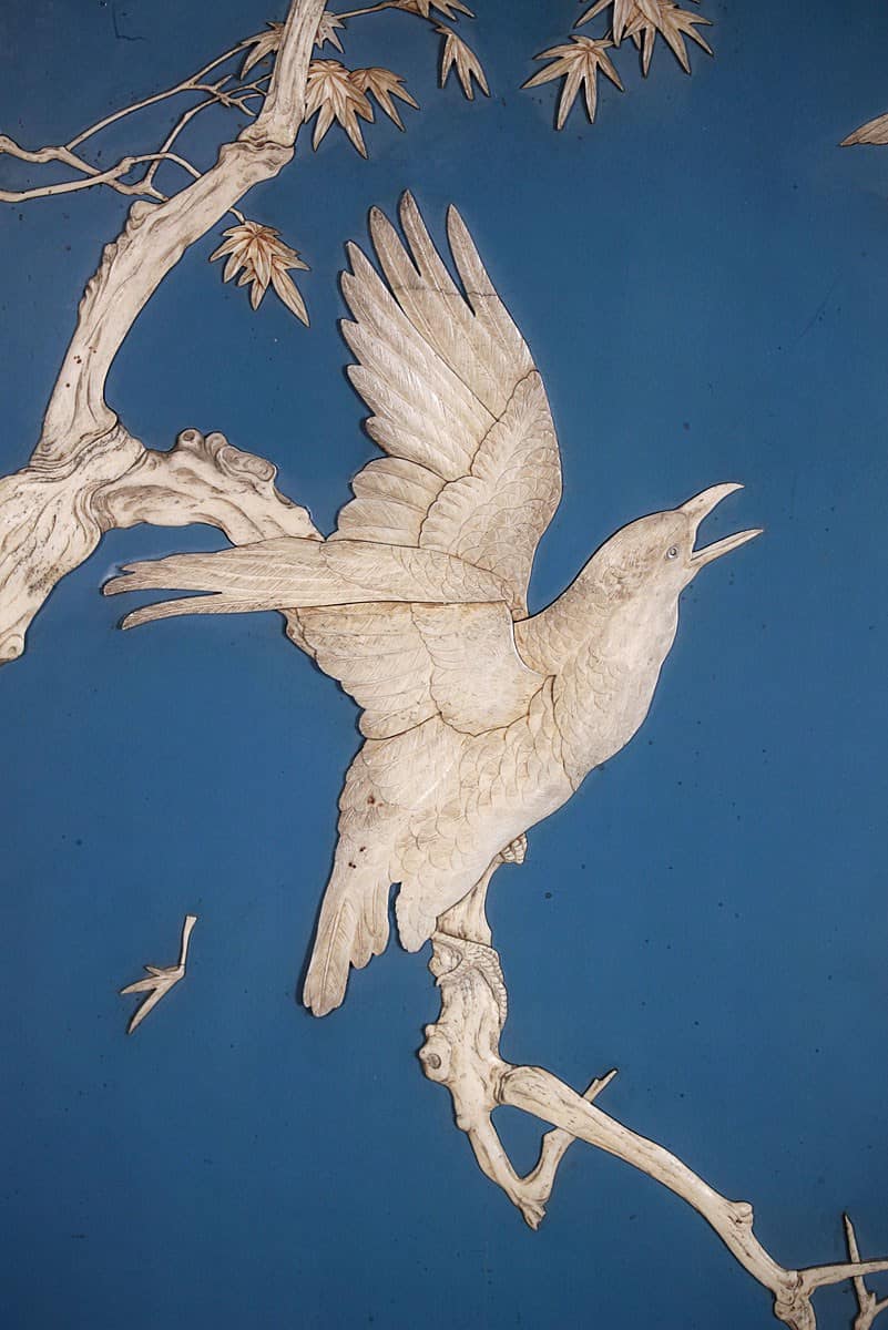 A Pair of Japanese Blue Lacquered Panels with Carved Birds in Trees Meiji Period - Image 4