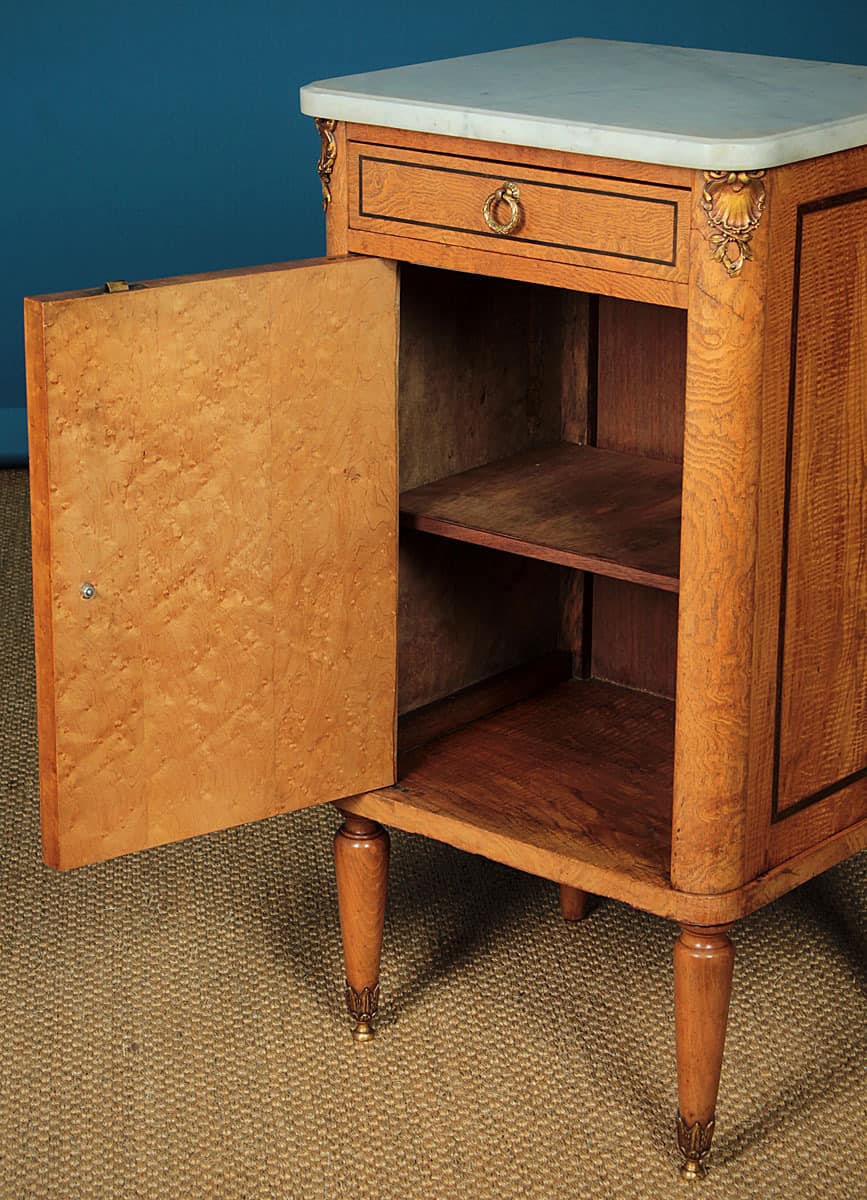 A Fine Pair Of Marble Topped Bedside Cabinets Circa 1900 - Image 3