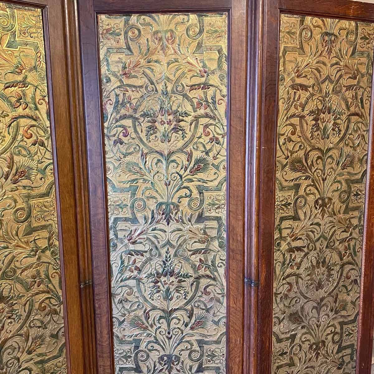 A C19th Embossed Leather & Oak Room Divider Screen - Image 6