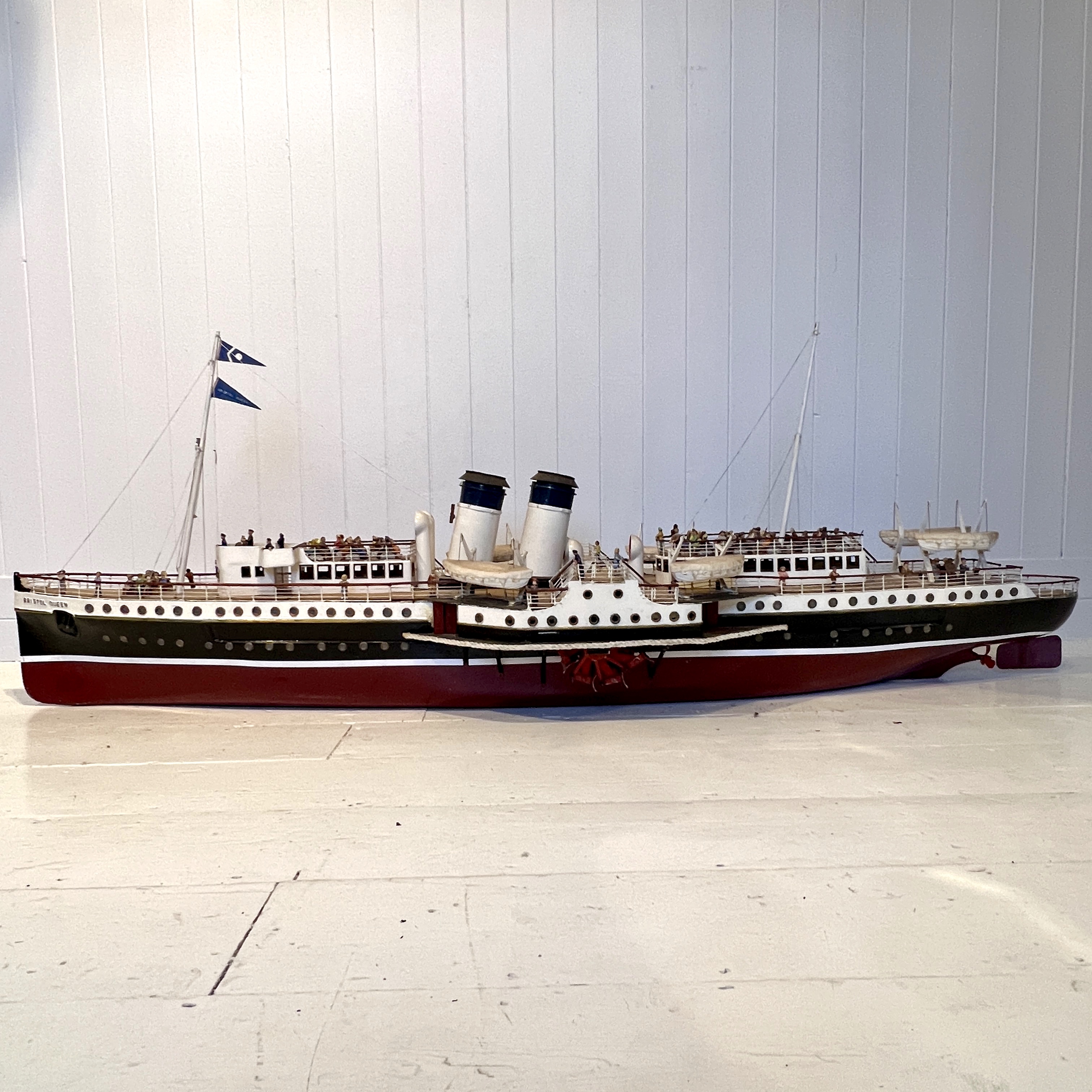 Large Scratch Built Motorised Paddle Steamer by Richard Webb