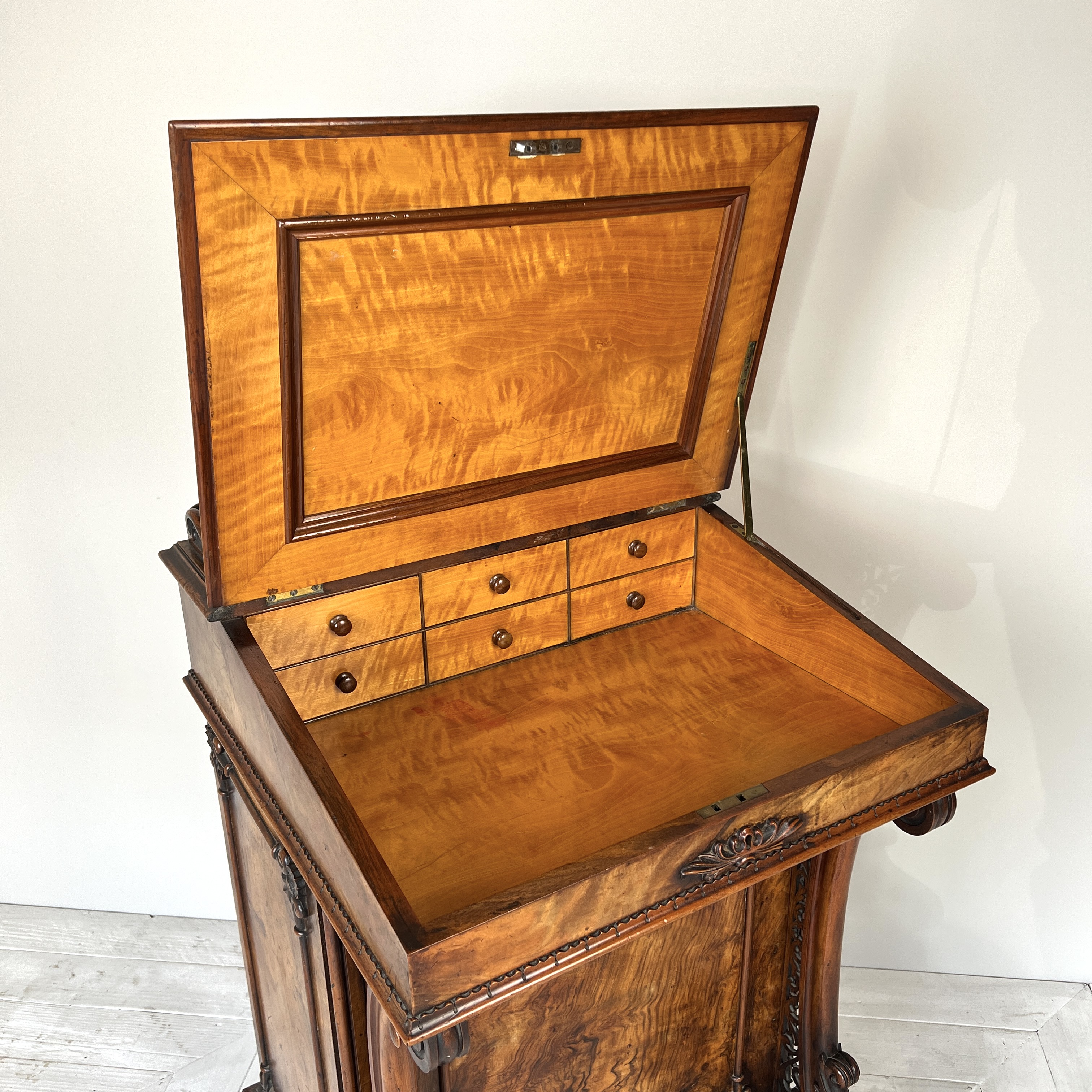 William IV Mahogany And Simulated Rosewood Davenport - Image 9