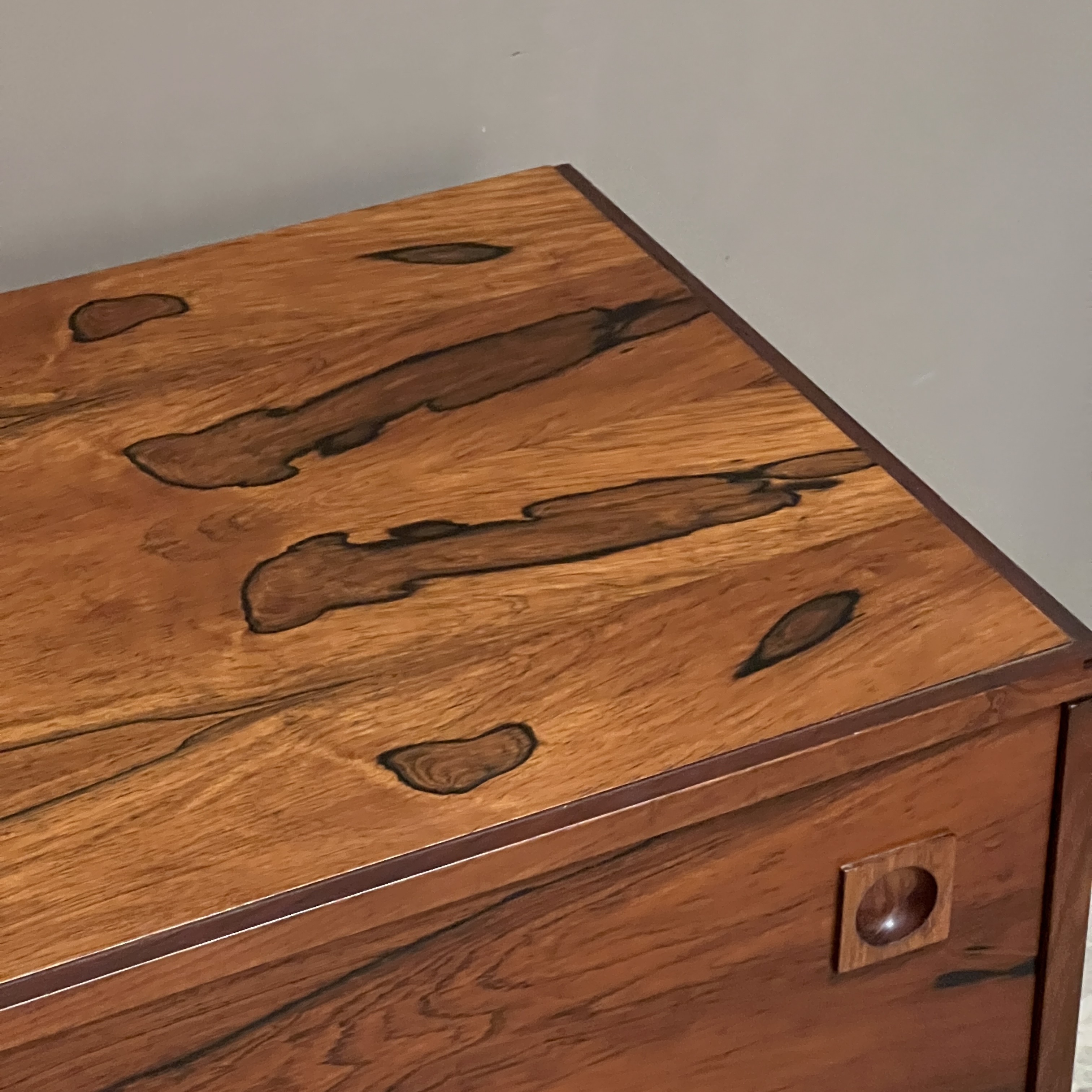 Midcentury Floating Rosewood Sideboard By Robert Heritage - Image 4