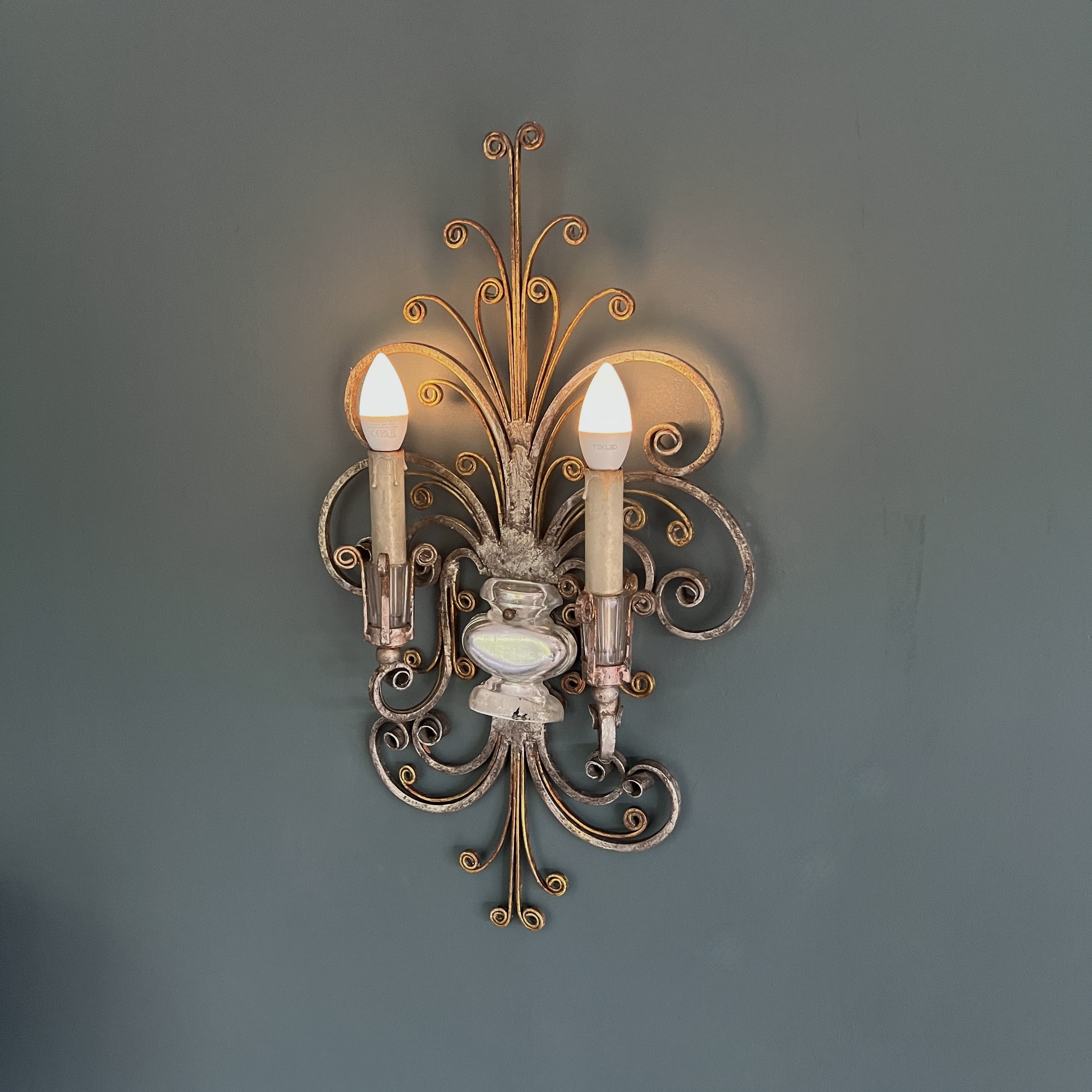 Banci Firenze Gilt Iron And Crystal Wall Light - Image 4