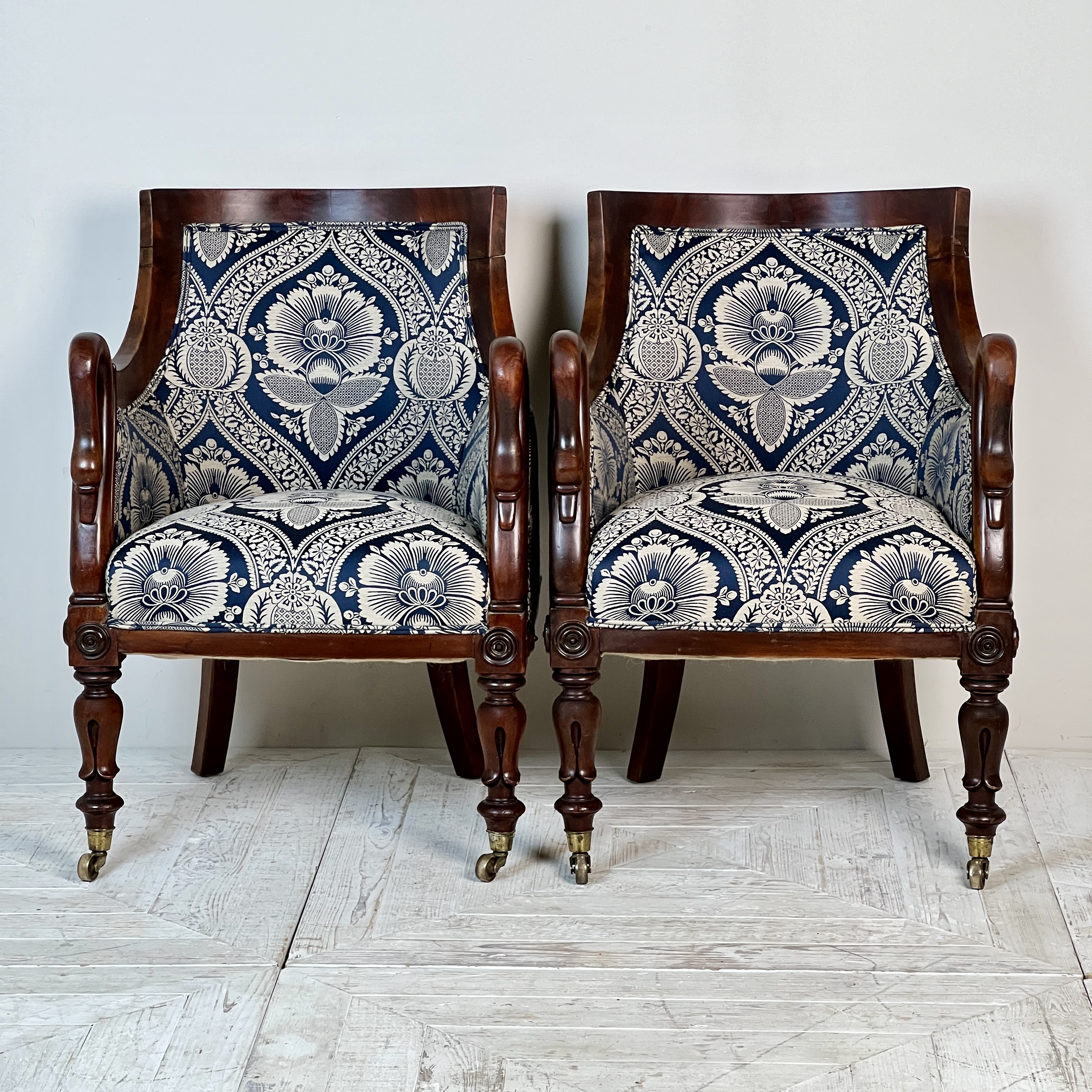 A William IV Mahogany Swan Neck Armchair - Image 9