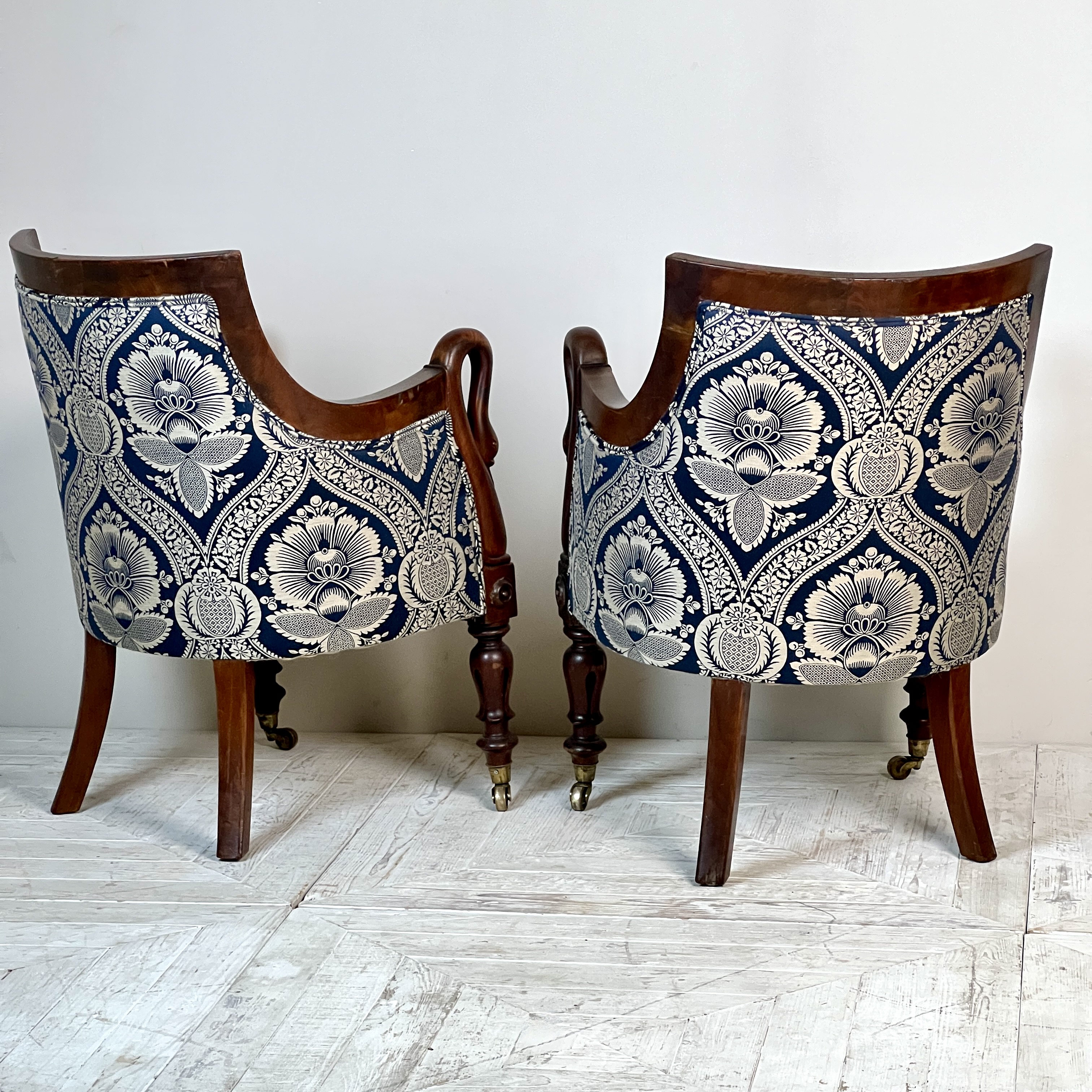A William IV Mahogany Swan Neck Armchair - Image 10