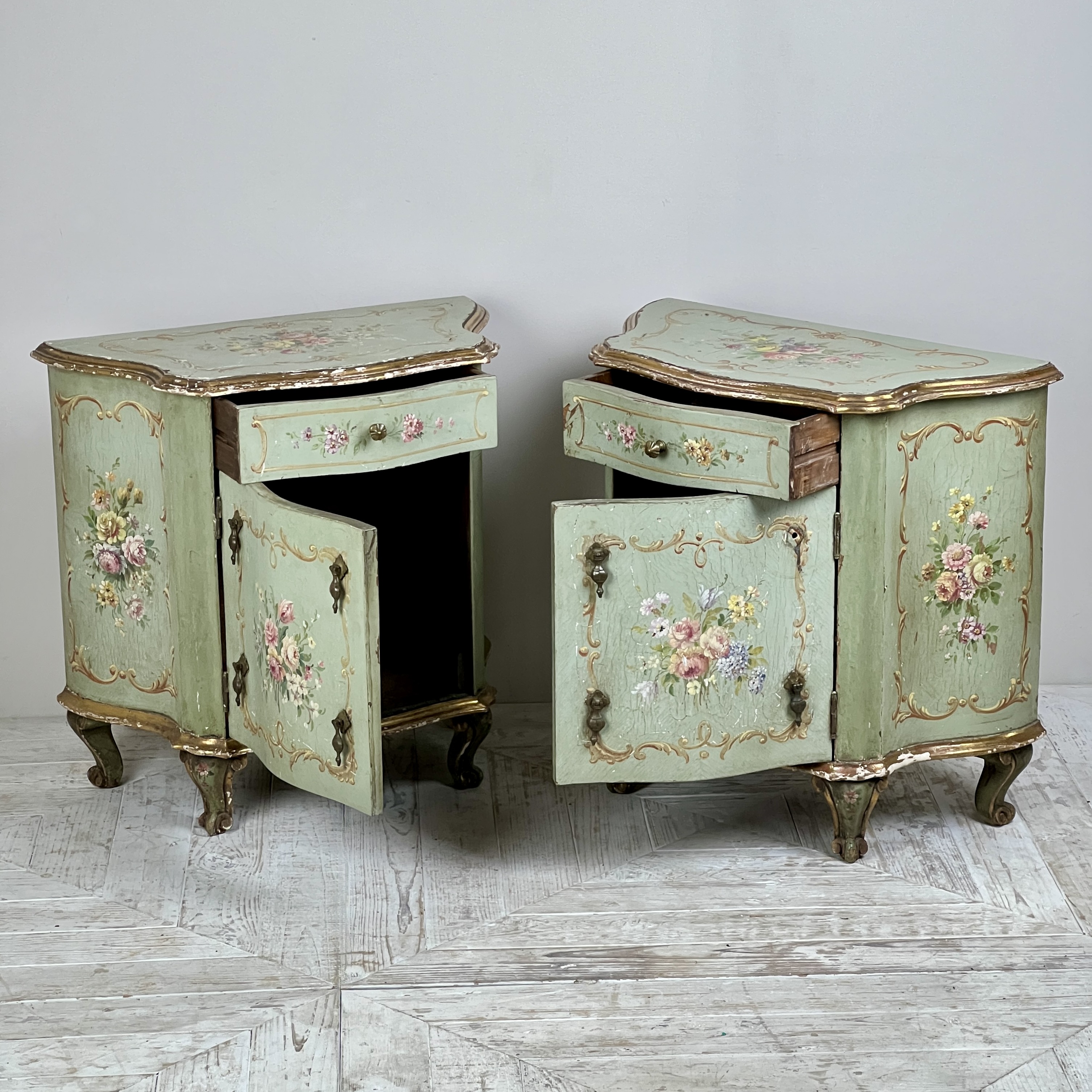 A Pair Of C19th Venetian Hand Painted Bedside Cabinets - Image 5