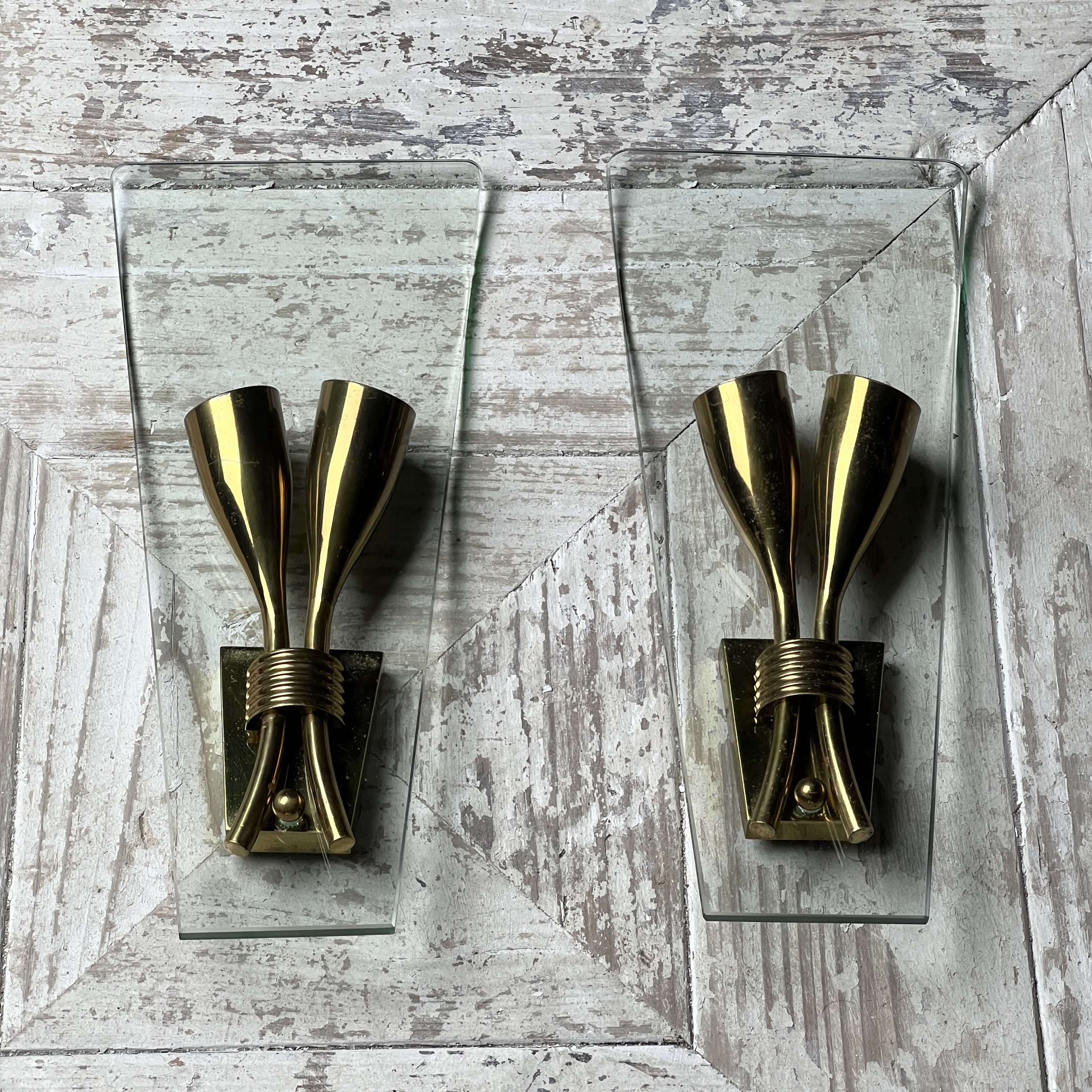 Pair Of 1950S Italian Mid-Century Modern Curved Glass Wall Light Sconces - Image 2