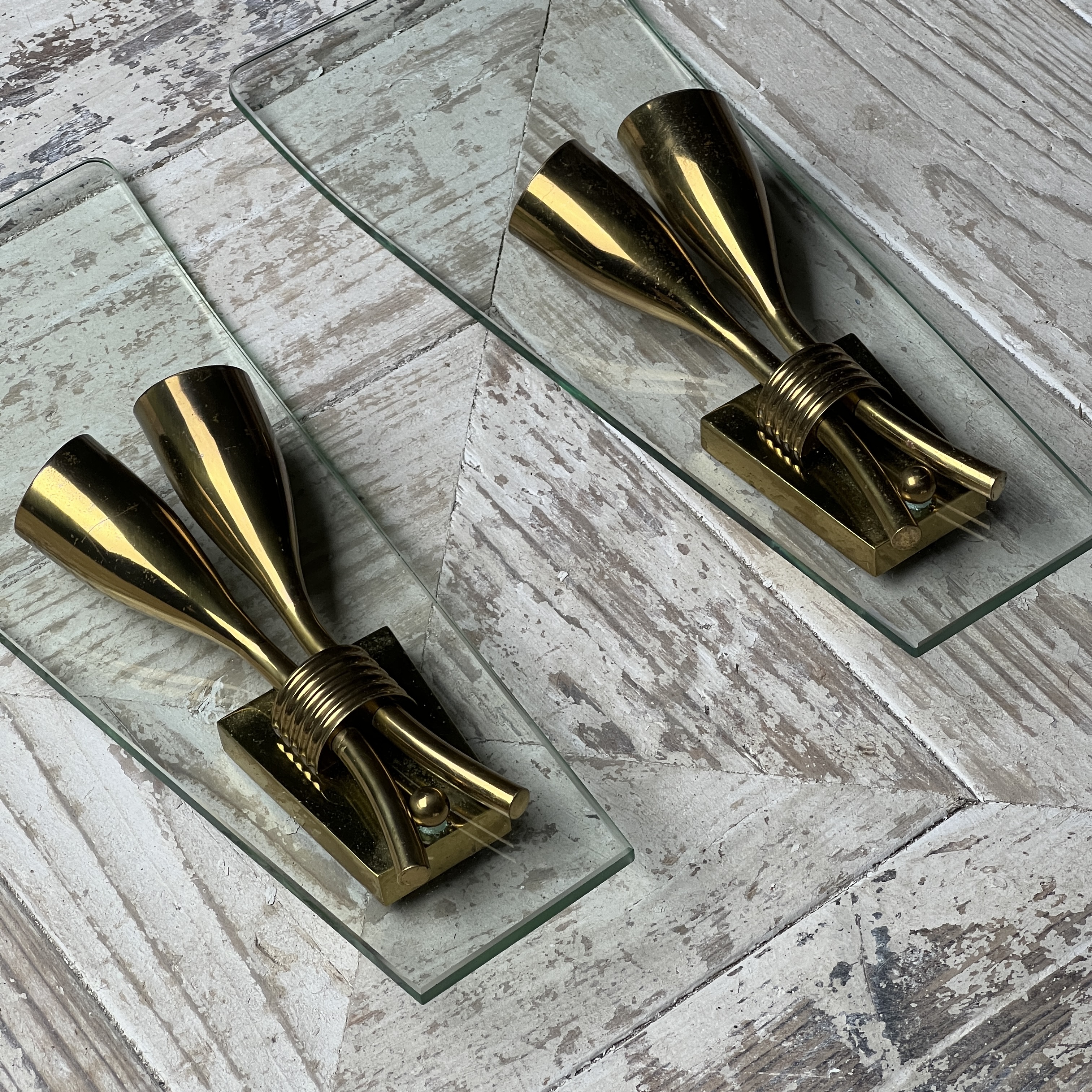 Pair Of 1950S Italian Mid-Century Modern Curved Glass Wall Light Sconces - Image 4