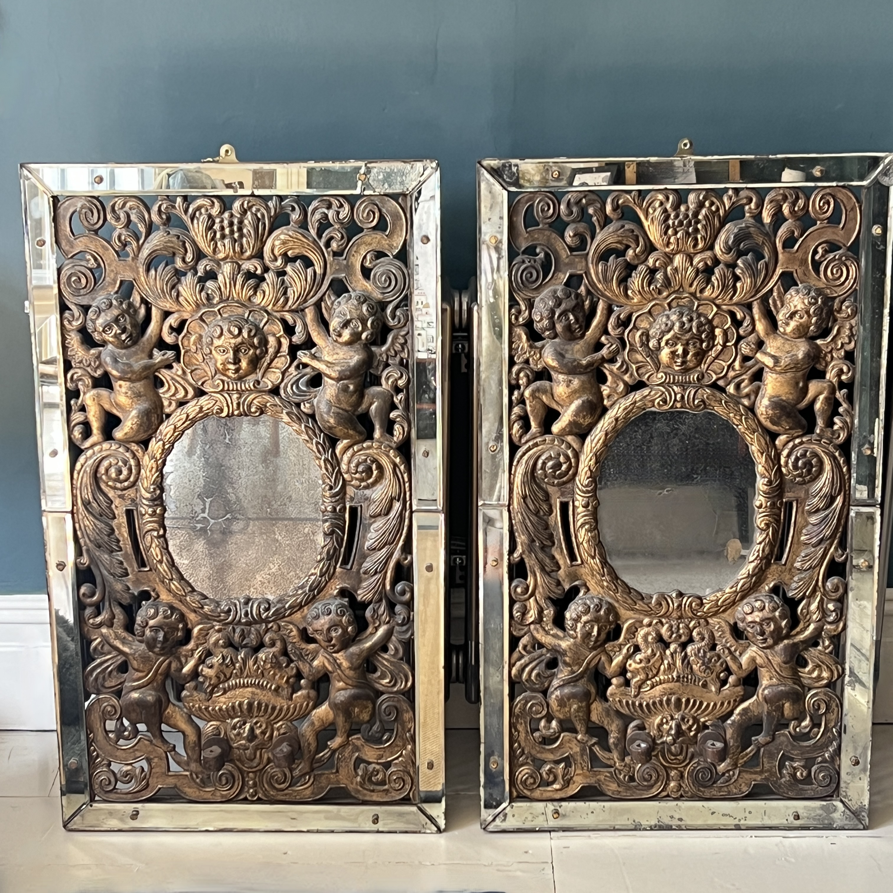 Rare Antique Venetian Girandole Mirror With Putti & Laurel Leaf Frame - Image 10