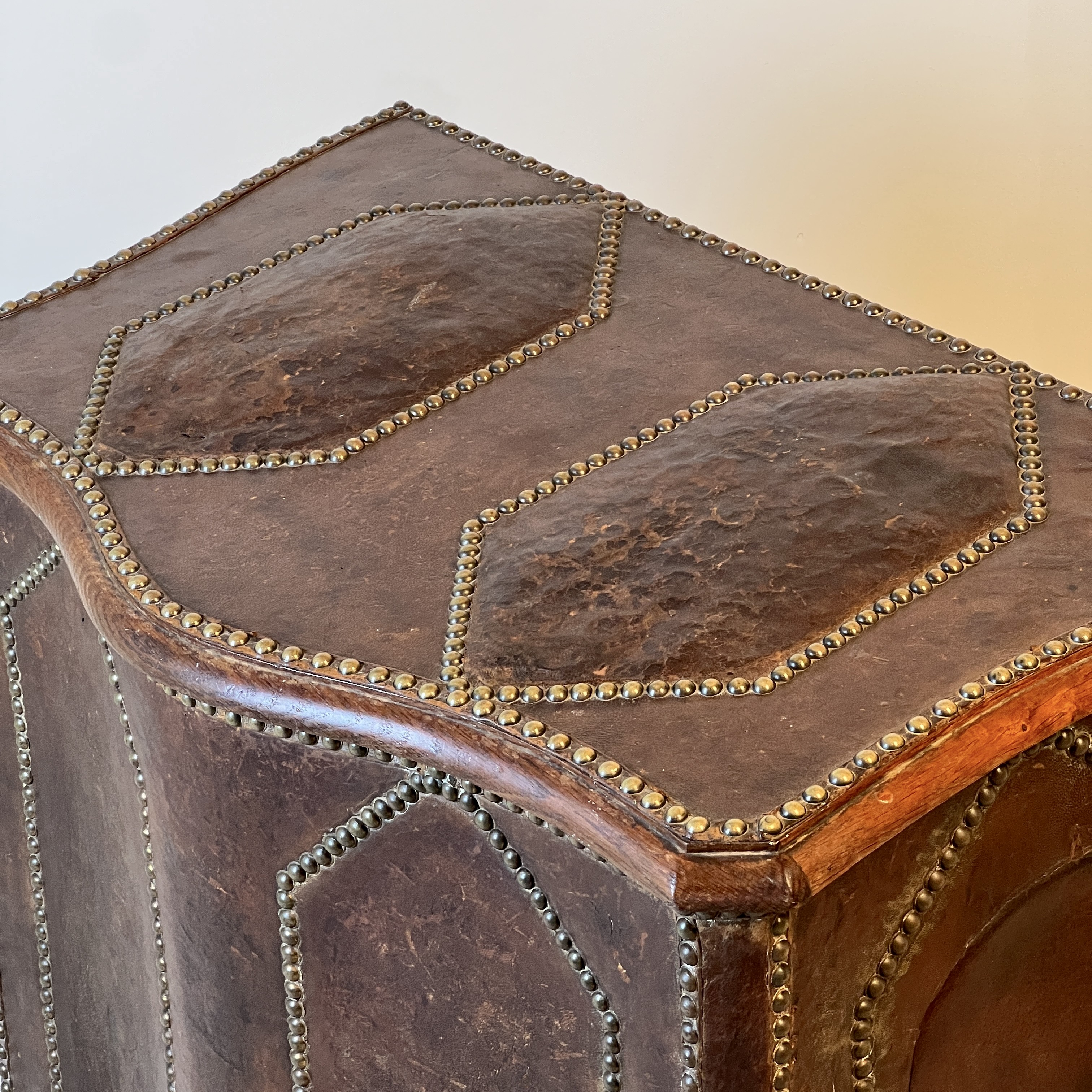 A 19th Century French Oak And Leather Log Or Storage Box - Image 7