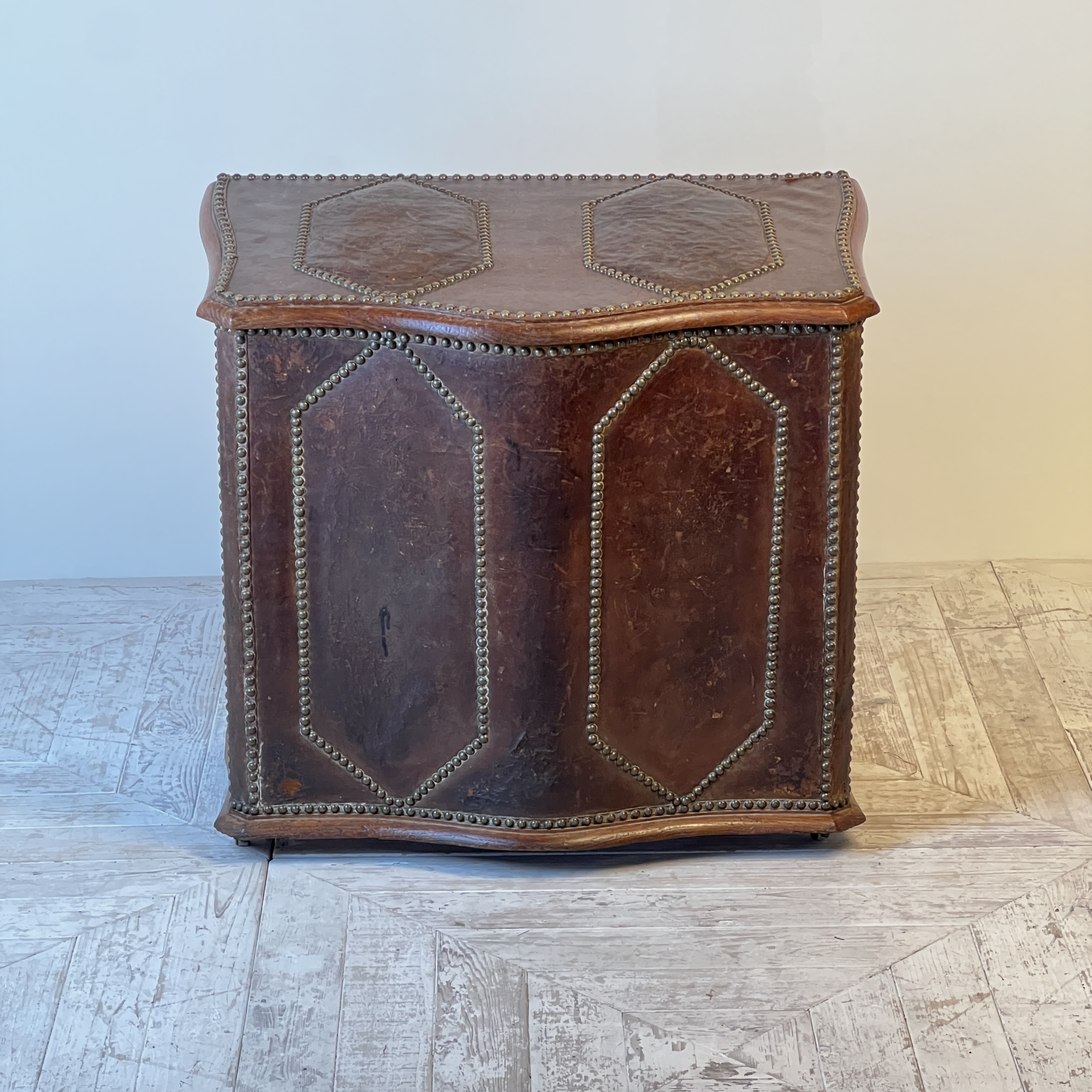 A 19th Century French Oak And Leather Log Or Storage Box - Image 3