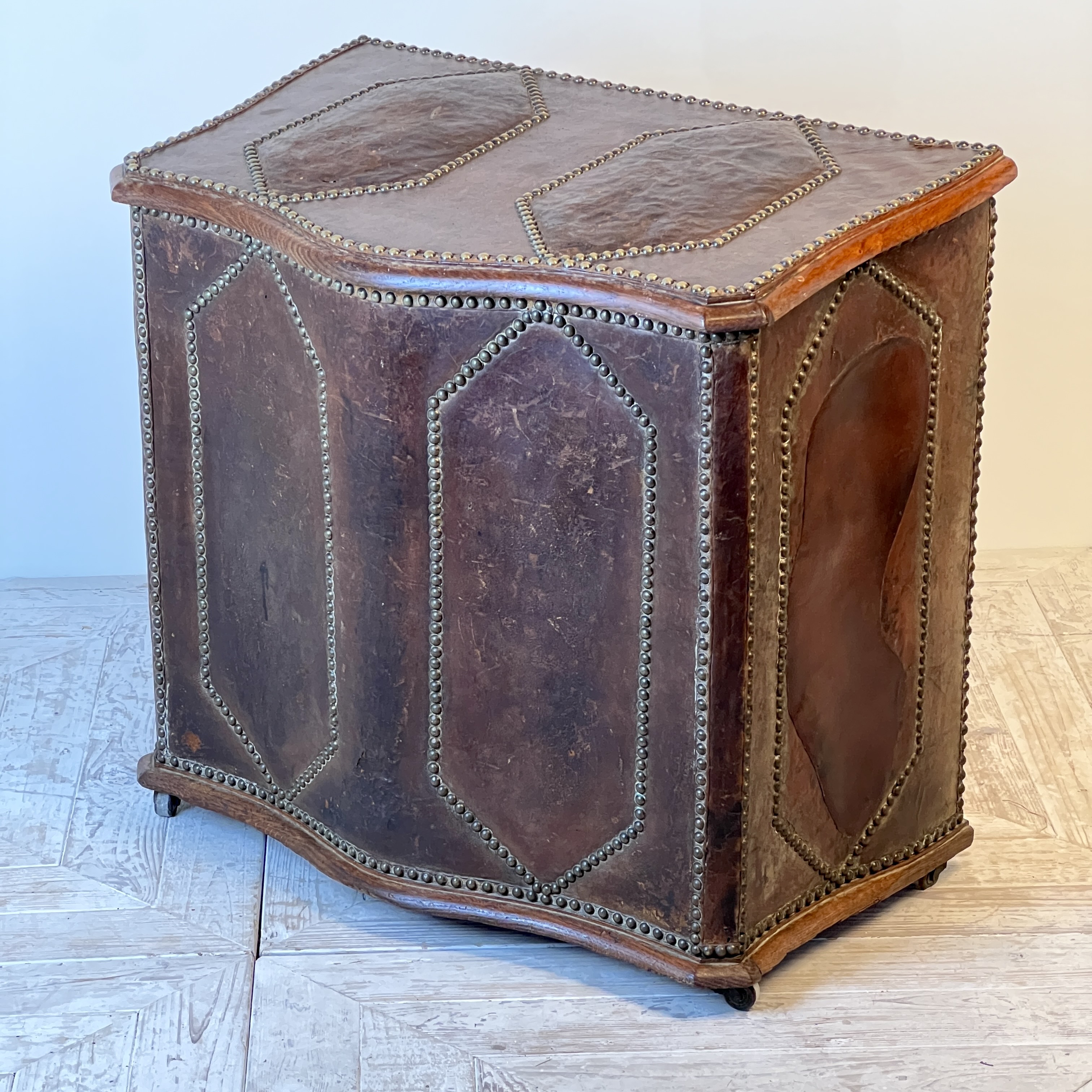 A 19th Century French Oak And Leather Log Or Storage Box - Image 4