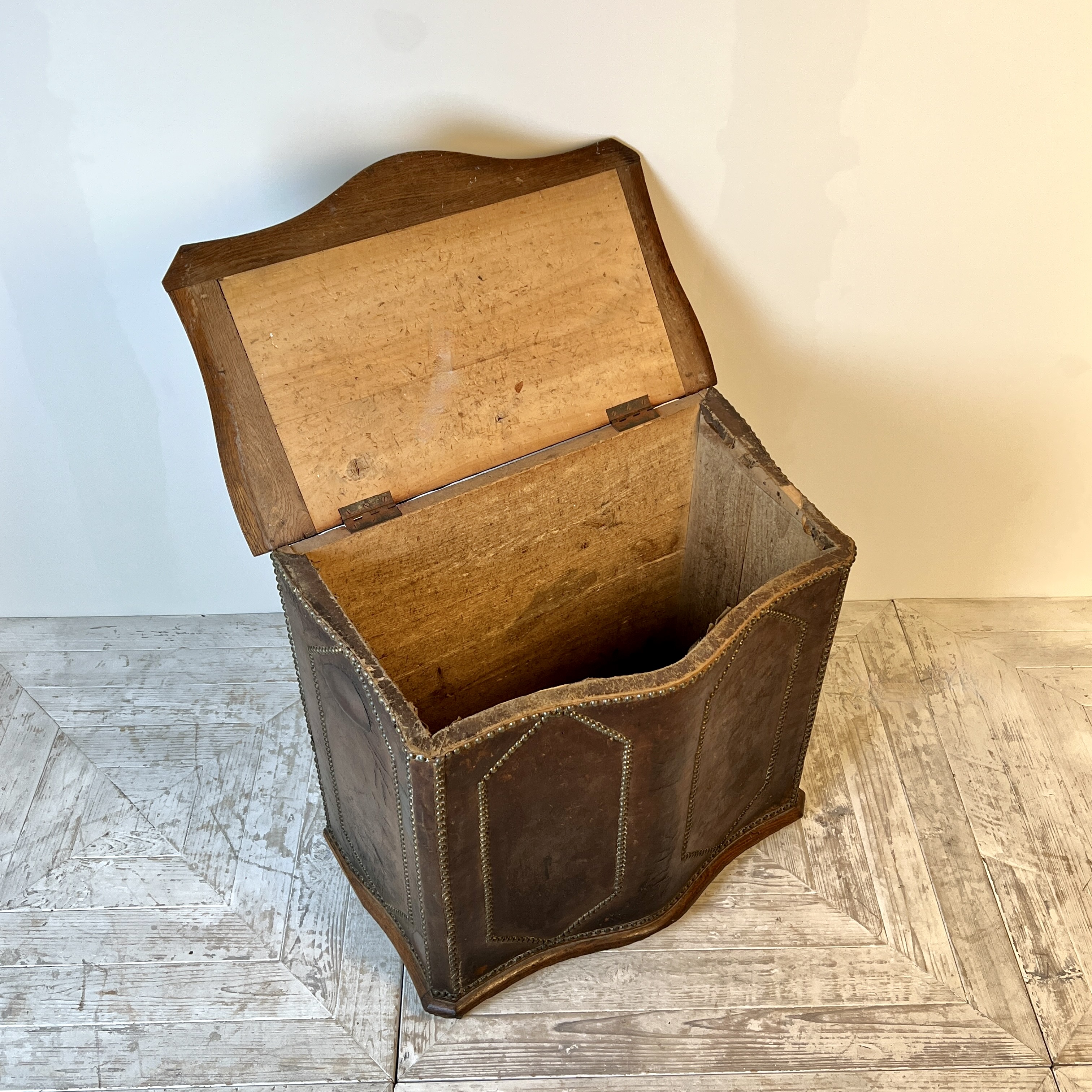 A 19th Century French Oak And Leather Log Or Storage Box - Image 6