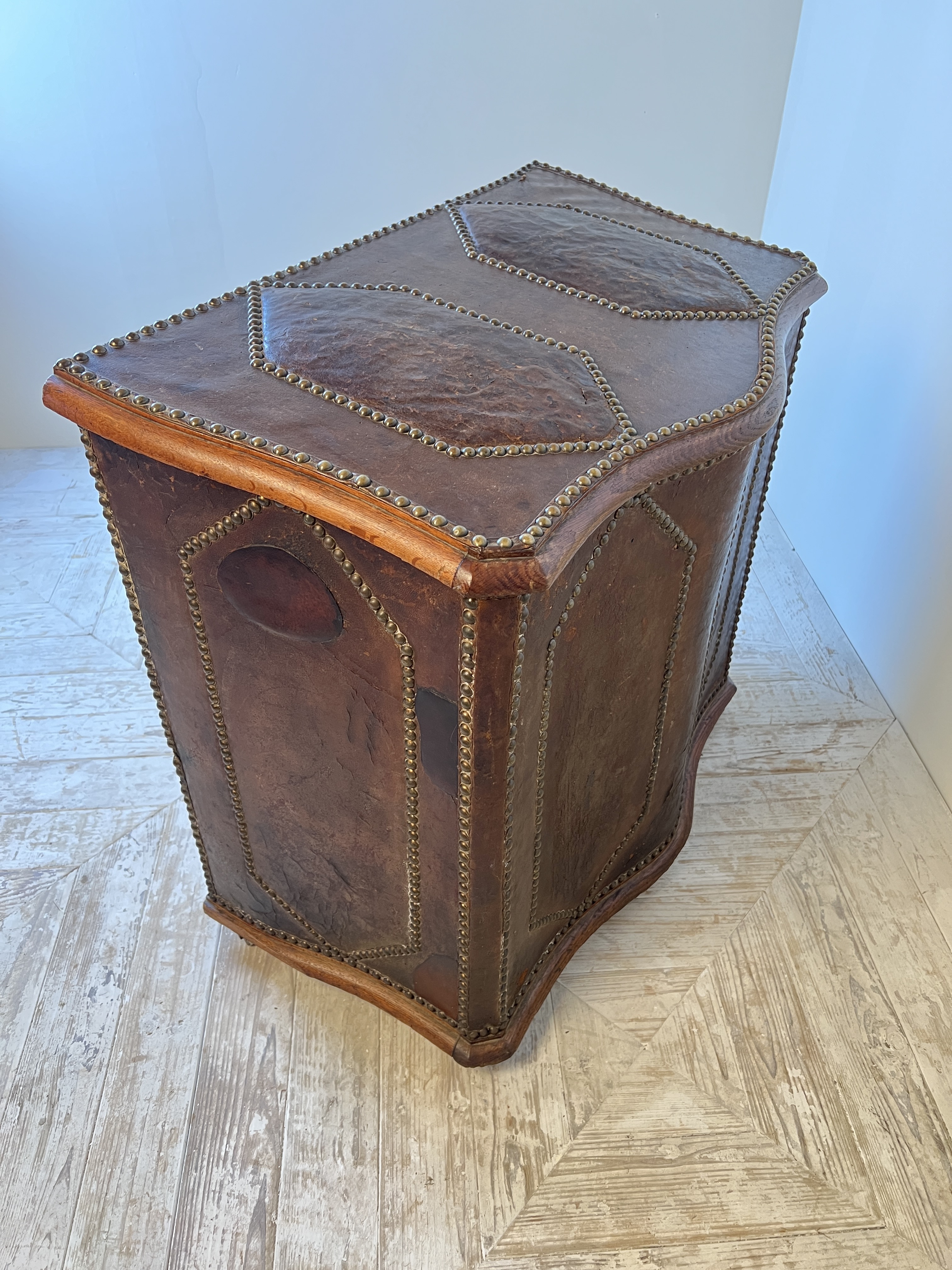 A 19th Century French Oak And Leather Log Or Storage Box - Image 10