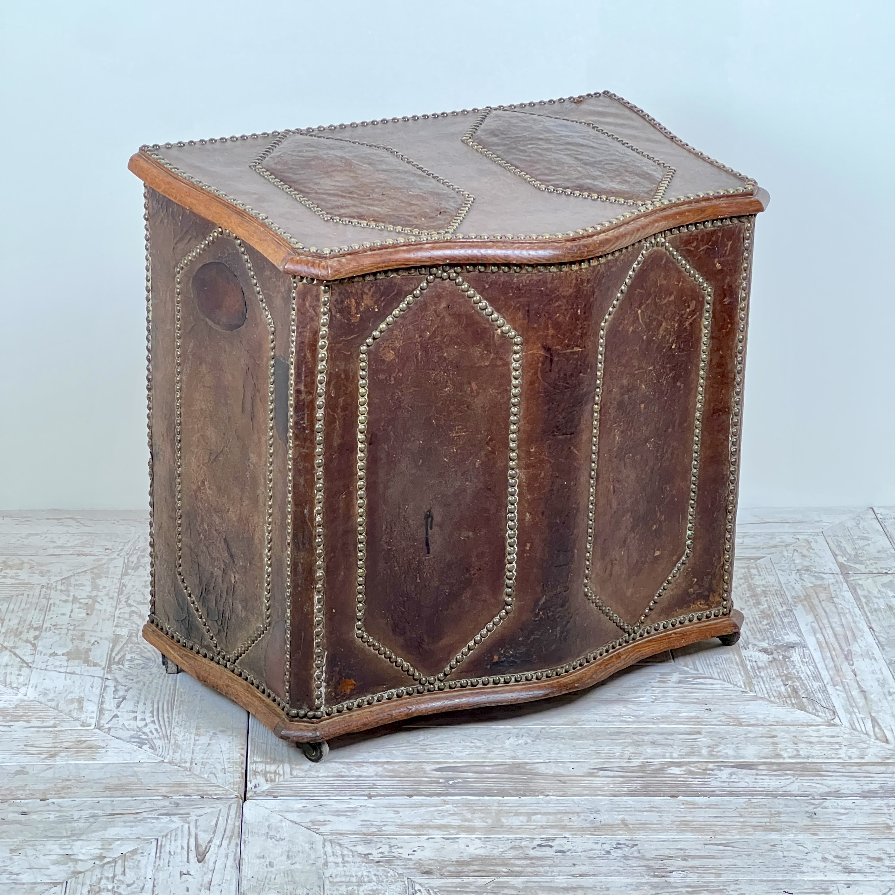 A 19th Century French Oak And Leather Log Or Storage Box - Image 2