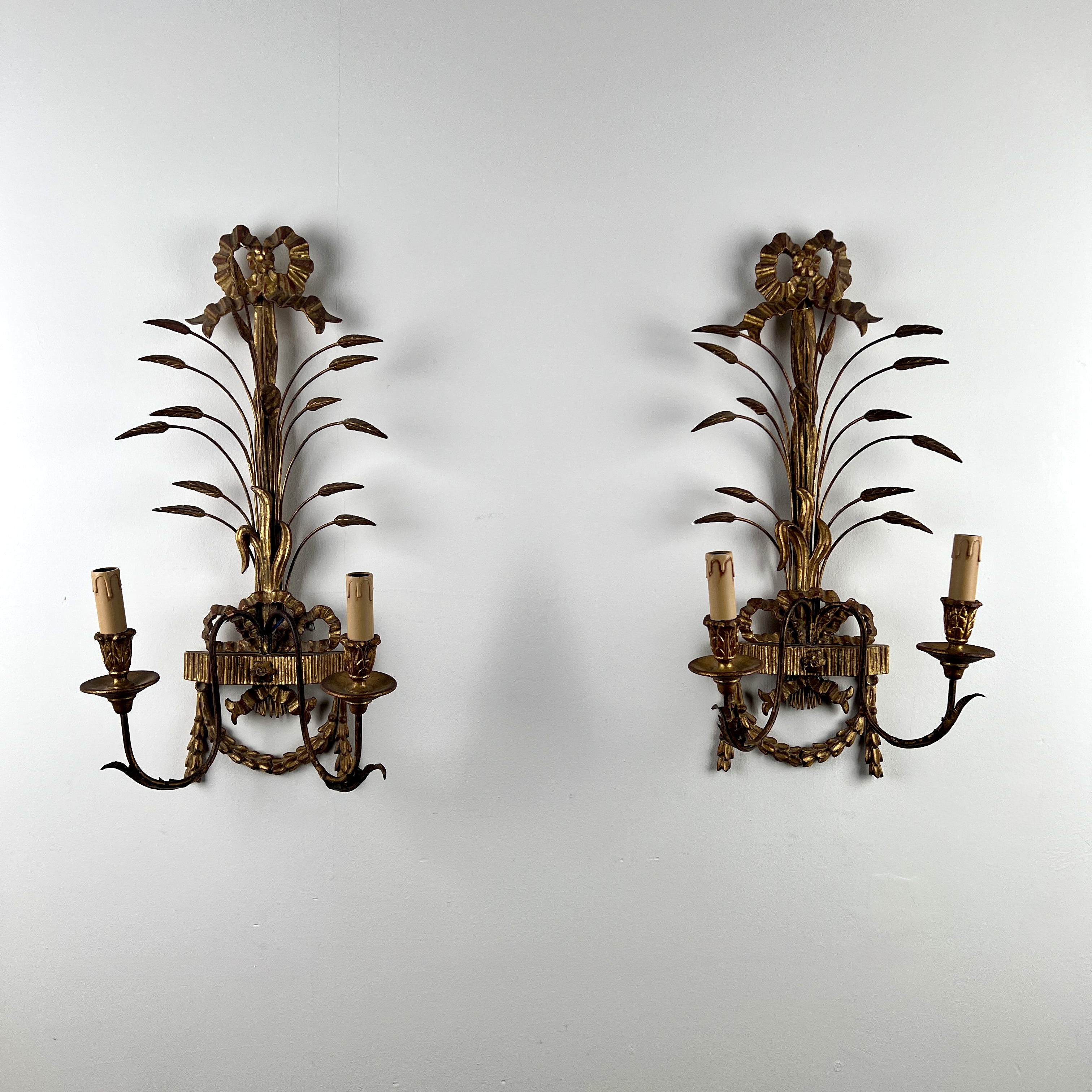A Pair Of Early C20th Italian Giltwood & Toleware Wall Sconces - Image 9