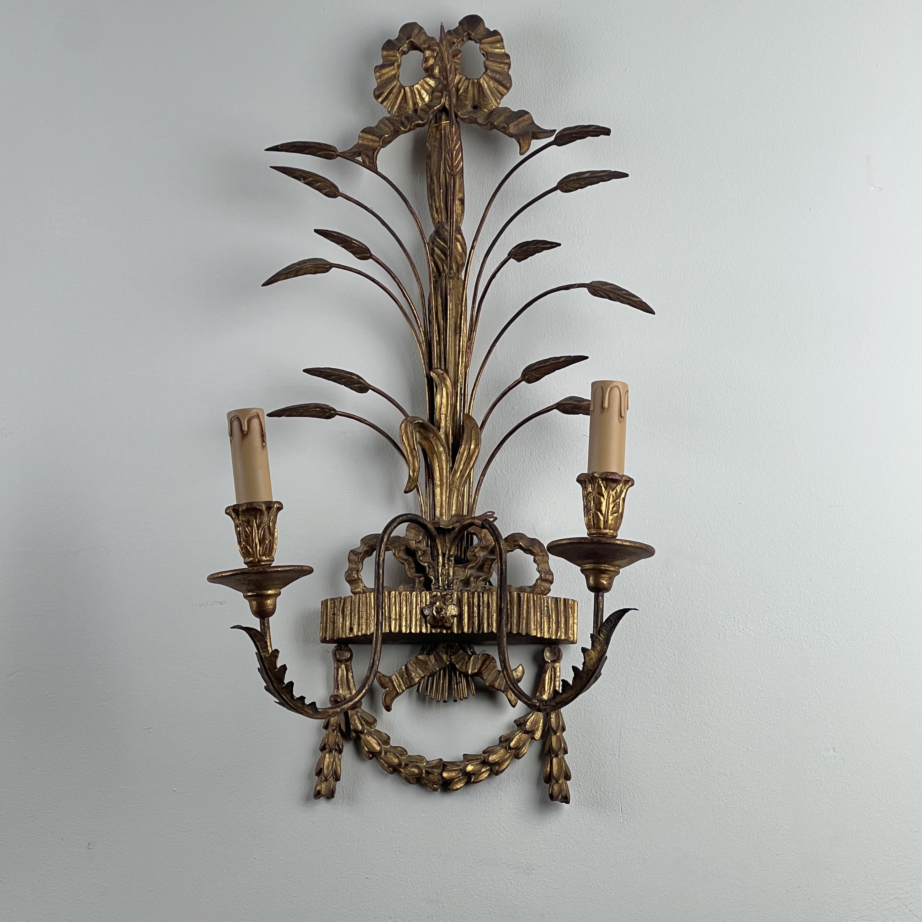 A Pair Of Early C20th Italian Giltwood & Toleware Wall Sconces - Image 8