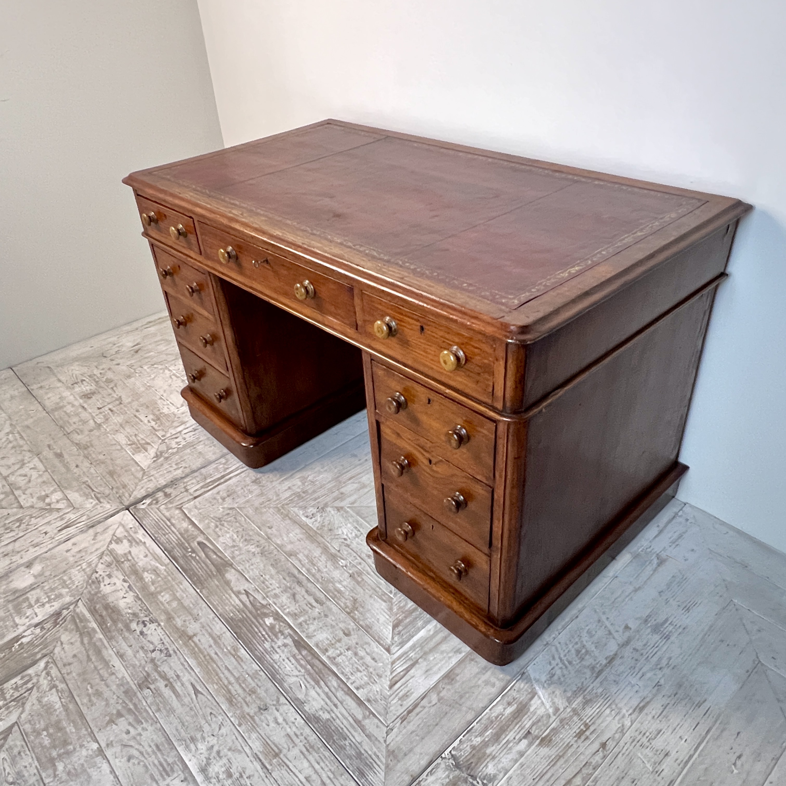 Victorian Oak Pedestal Desk By Deighton & Dunthorne, Holborn, London - Image 4
