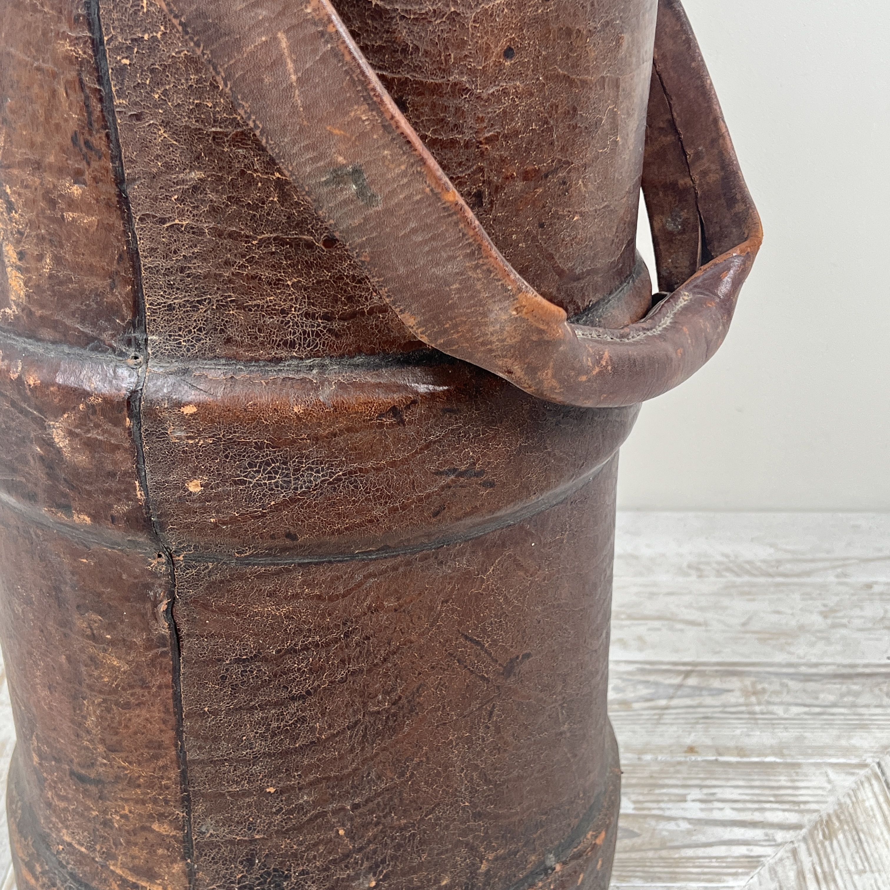 A Large First World War Leather Shell Carrier Stick Stand - Image 5