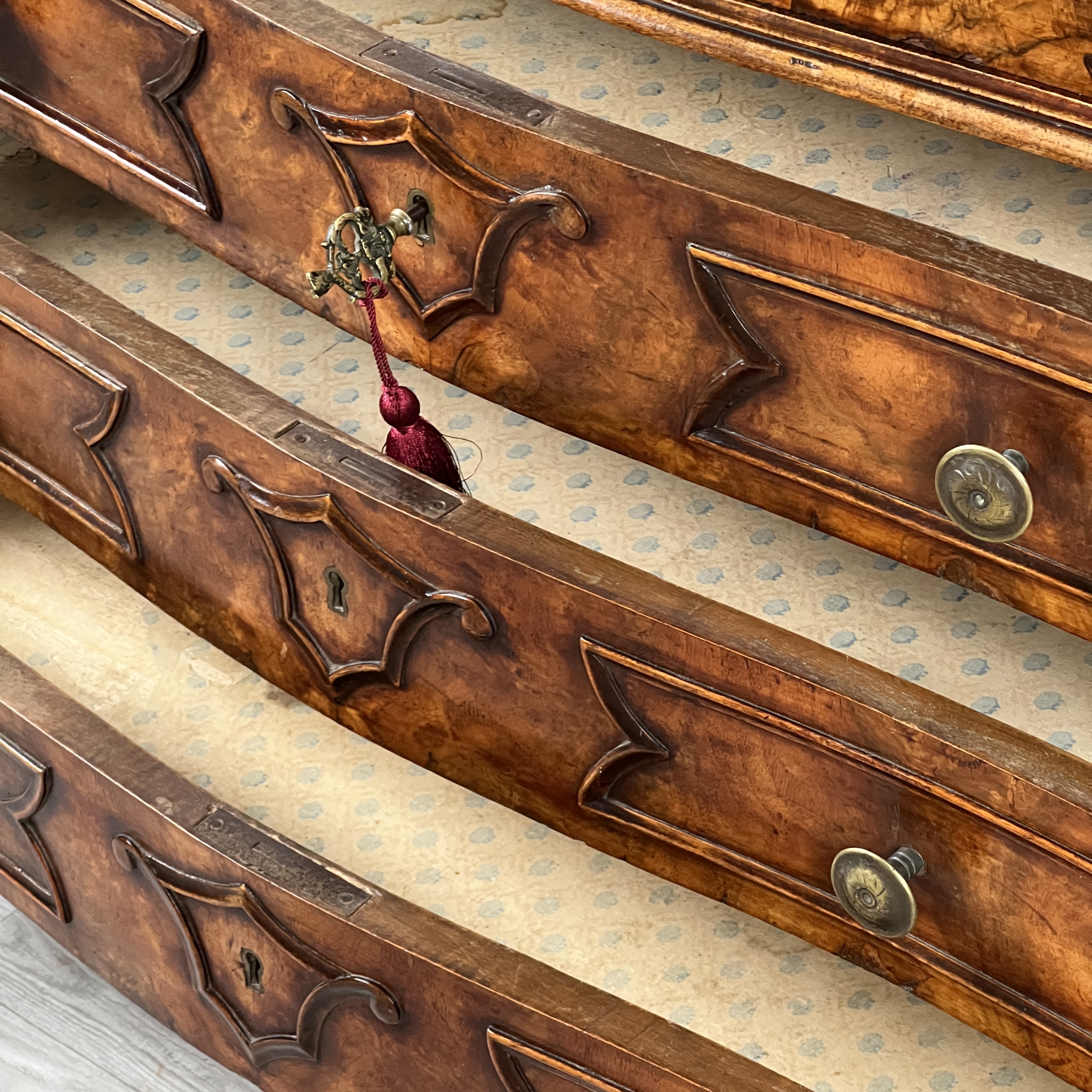 A 19Th Century Venetian Mirrored Bureau Bookcase In Briar Wood - Image 9