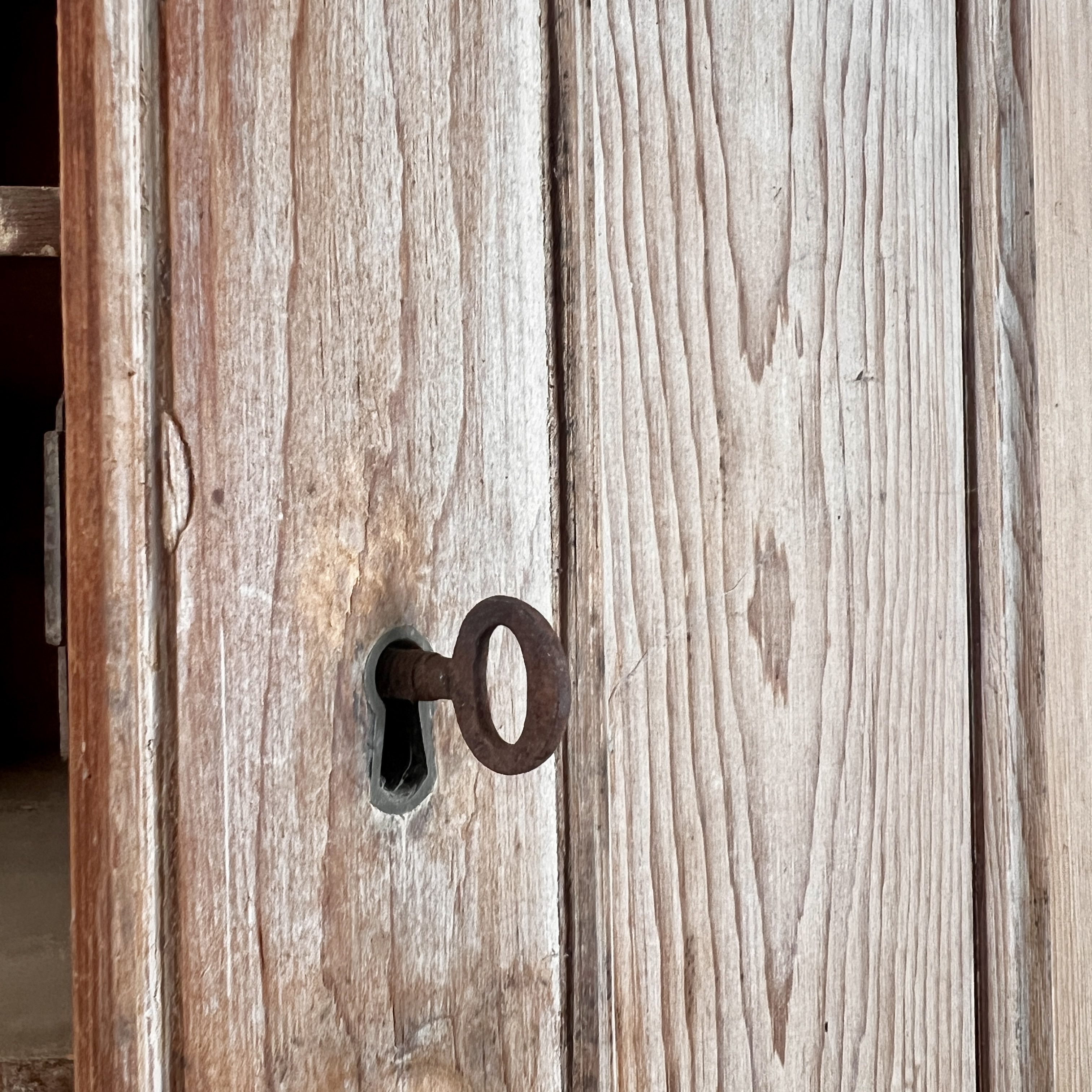 A Large 19th Century Stripped Pine Housekeeper's Cupboard - Image 9