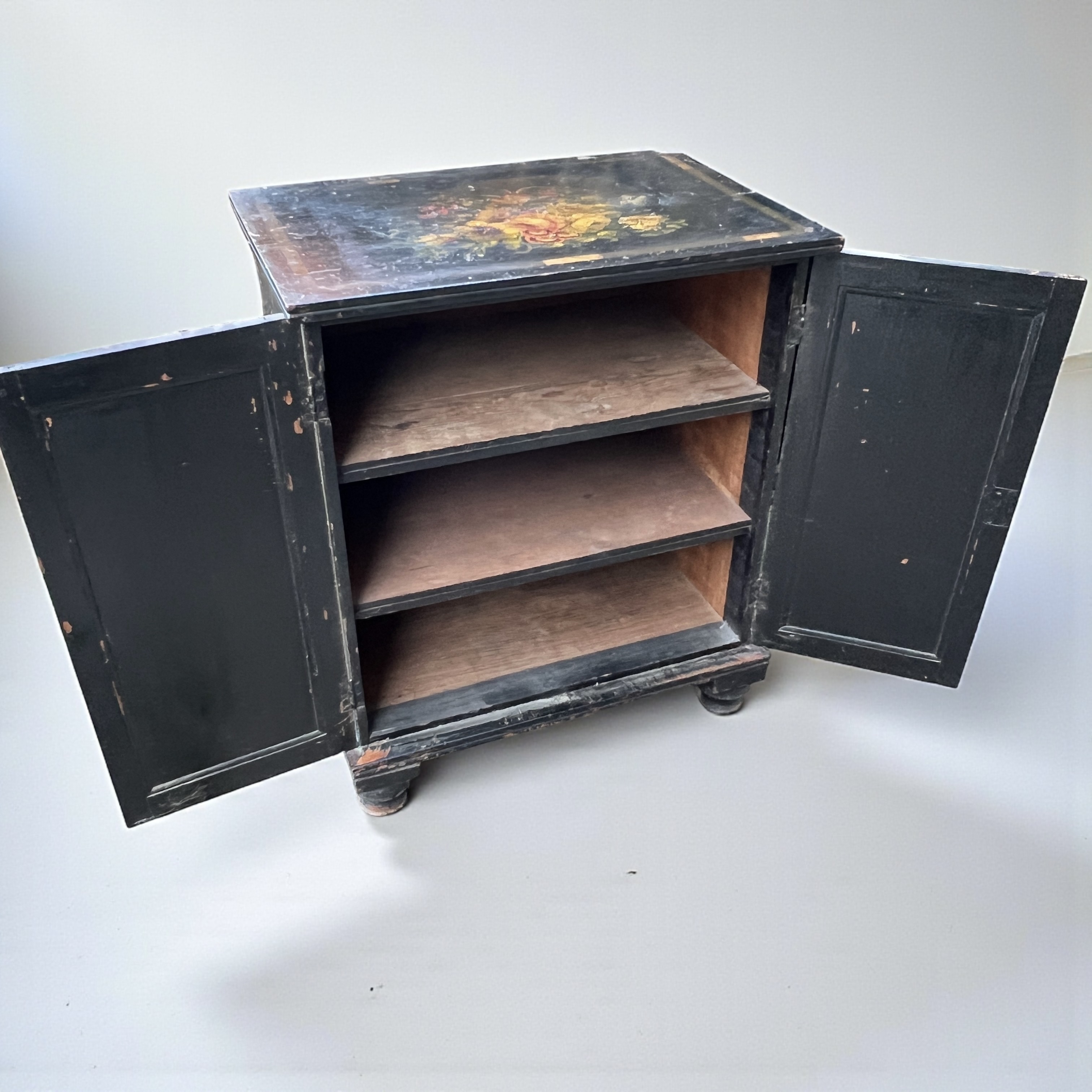 Victorian Black Ebonised Pine Cabinet With Hand‑Painted Floral Decoration - Image 3