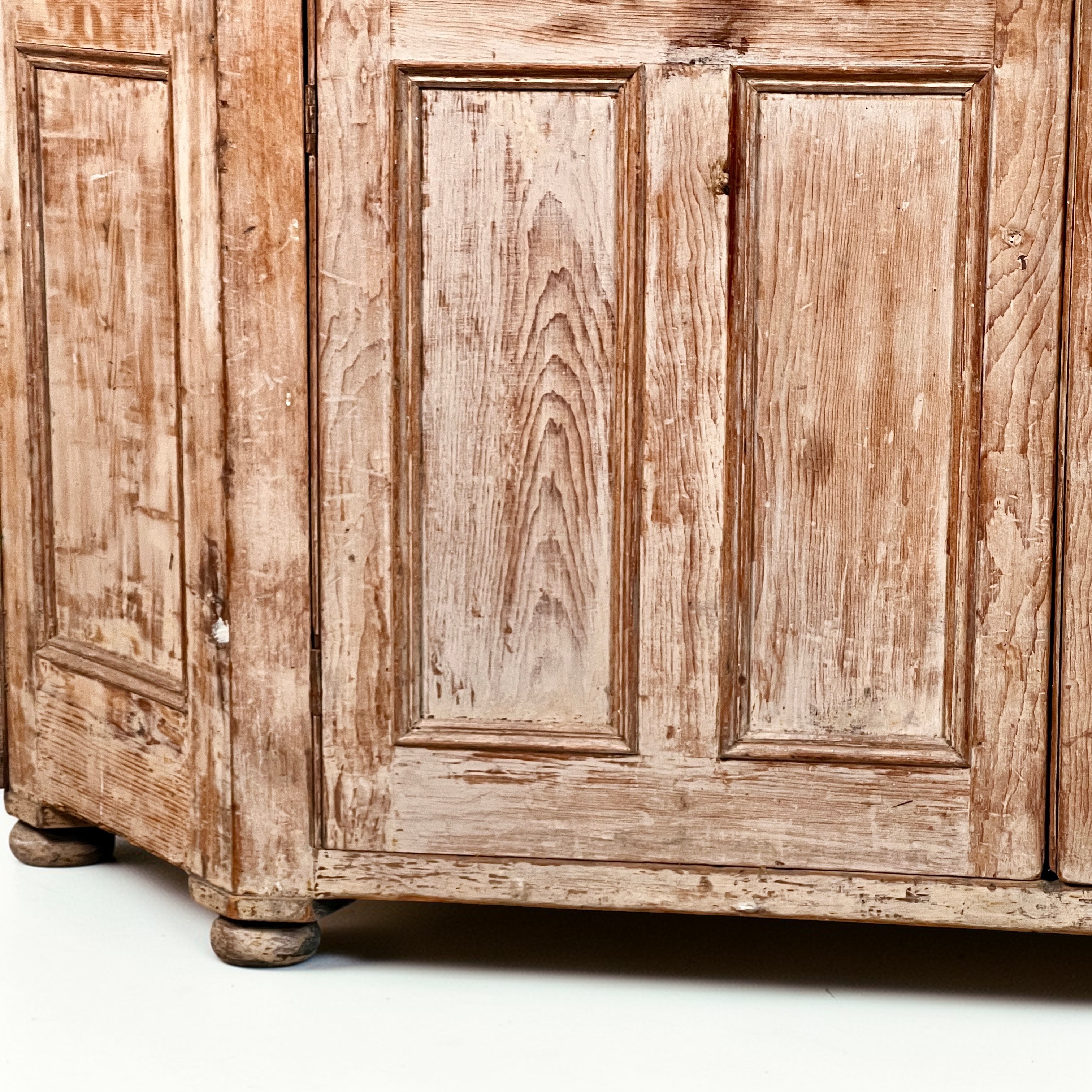 A Large 19th Century Stripped Pine Housekeeper's Cupboard - Image 7