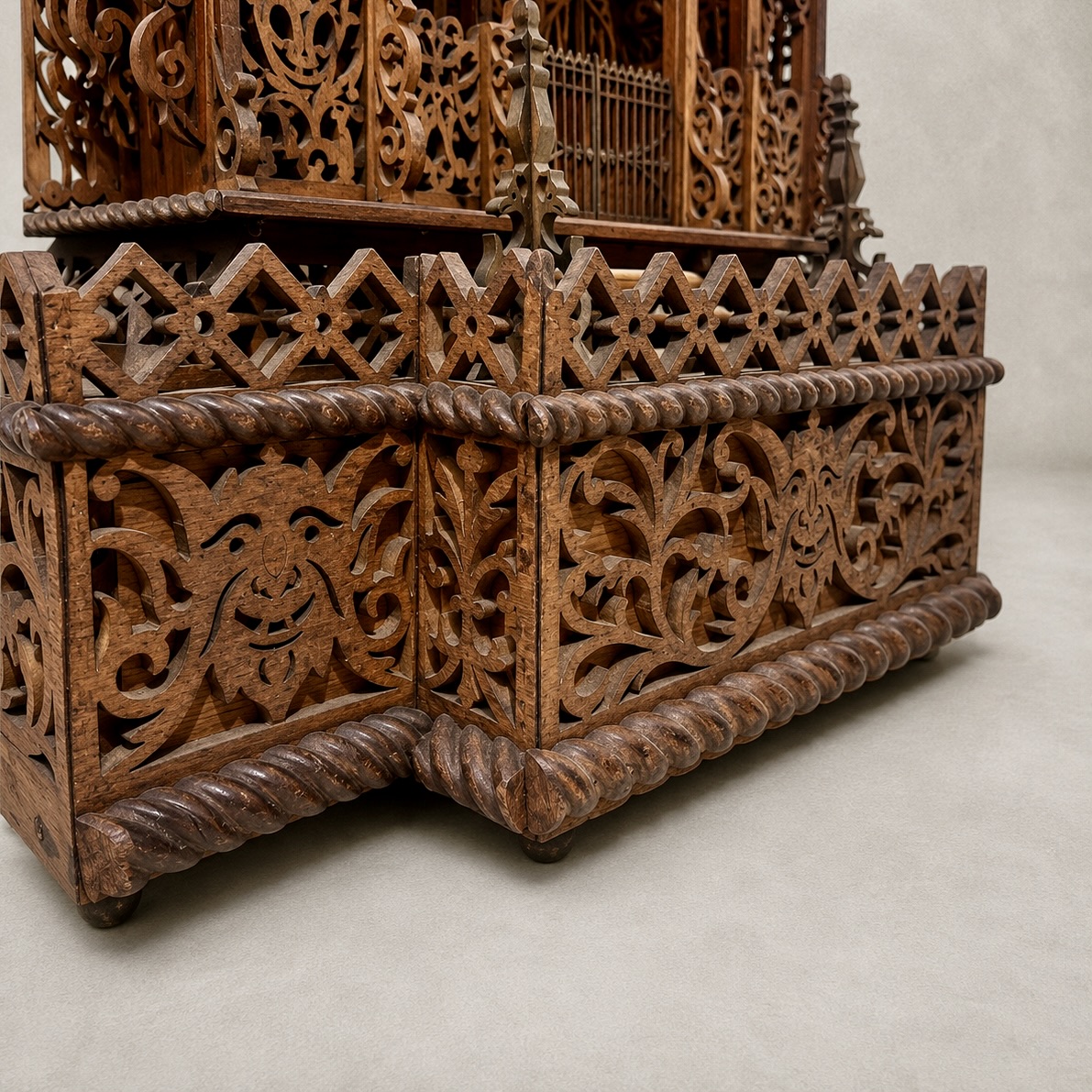 Large architectural fretwork clock case, late 19th/early 20th century, carved wood 99cm - Image 6
