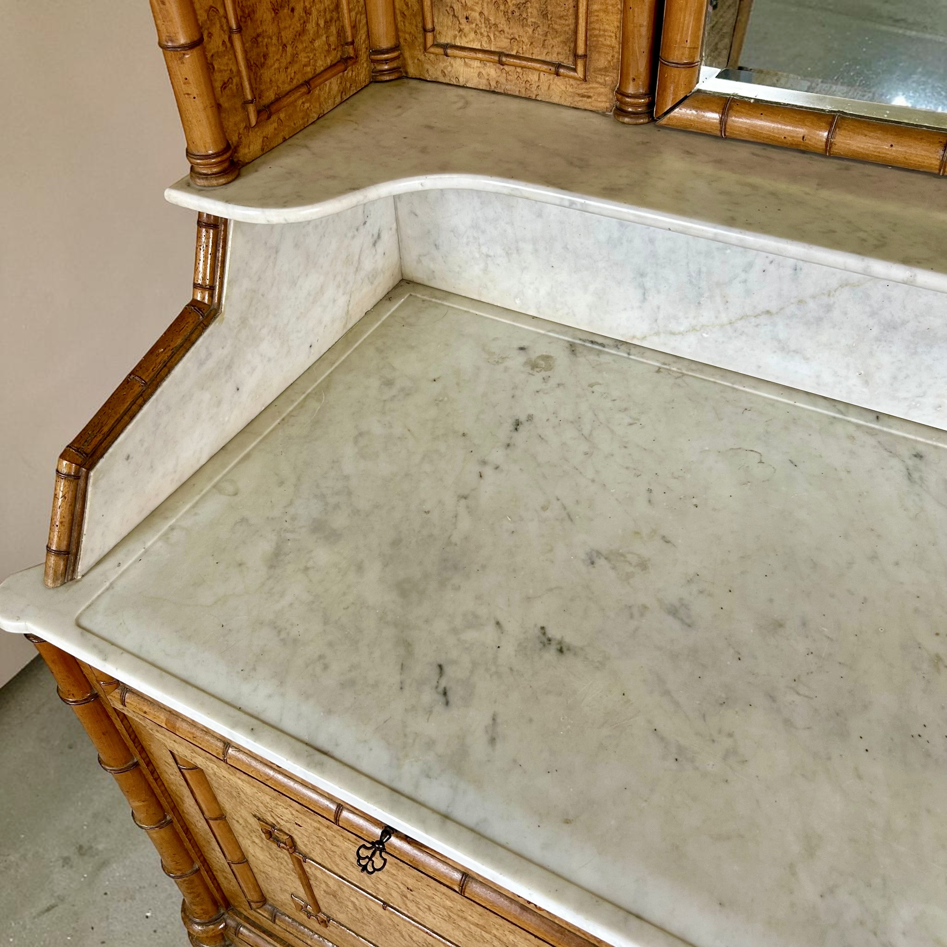 French Faux‑Bamboo Bird’s‑Eye Maple Marble Washstand, c.1890 - Image 4