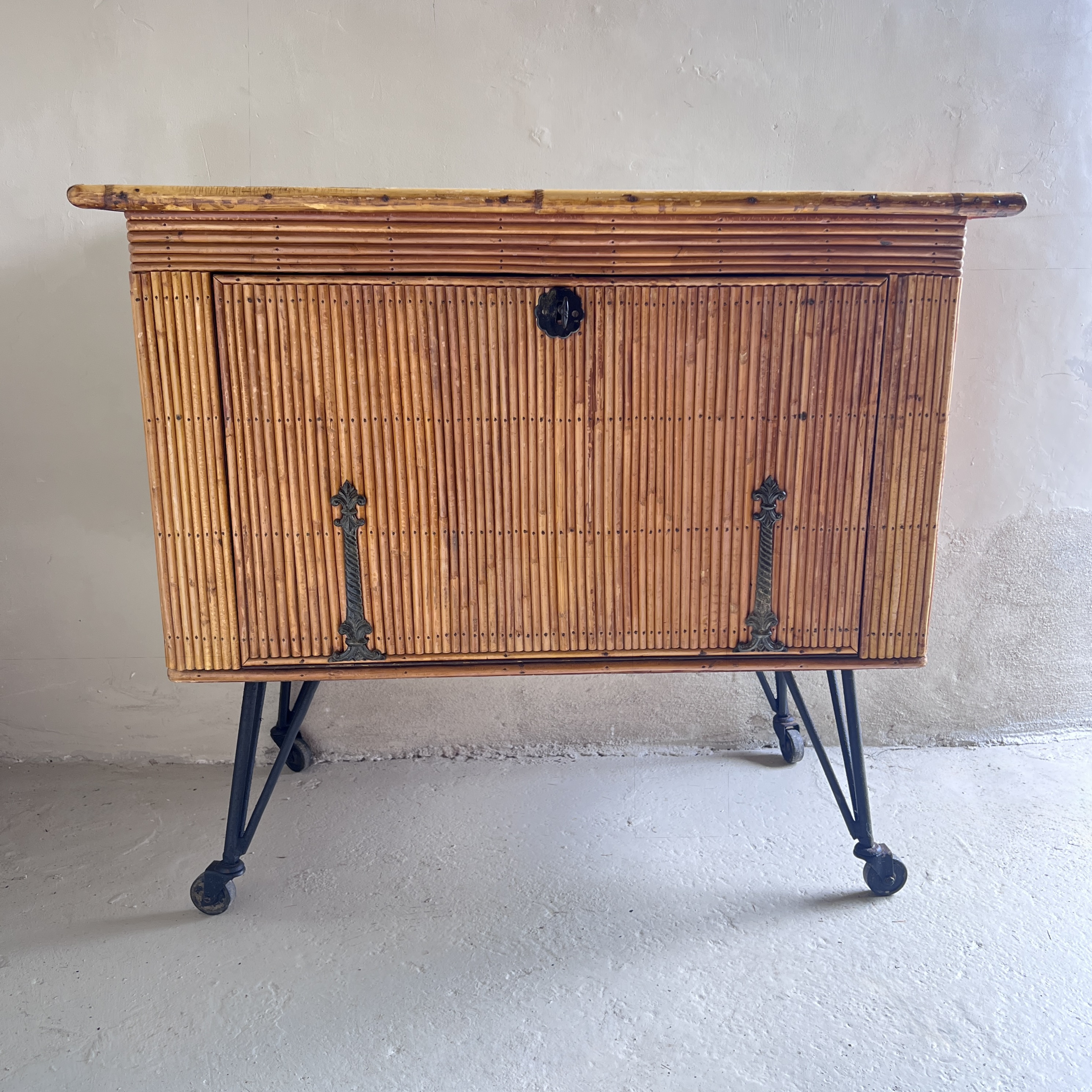 French Mid‑Century Bamboo Drinks Cabinet on Cast‑Iron Legs - Image 3