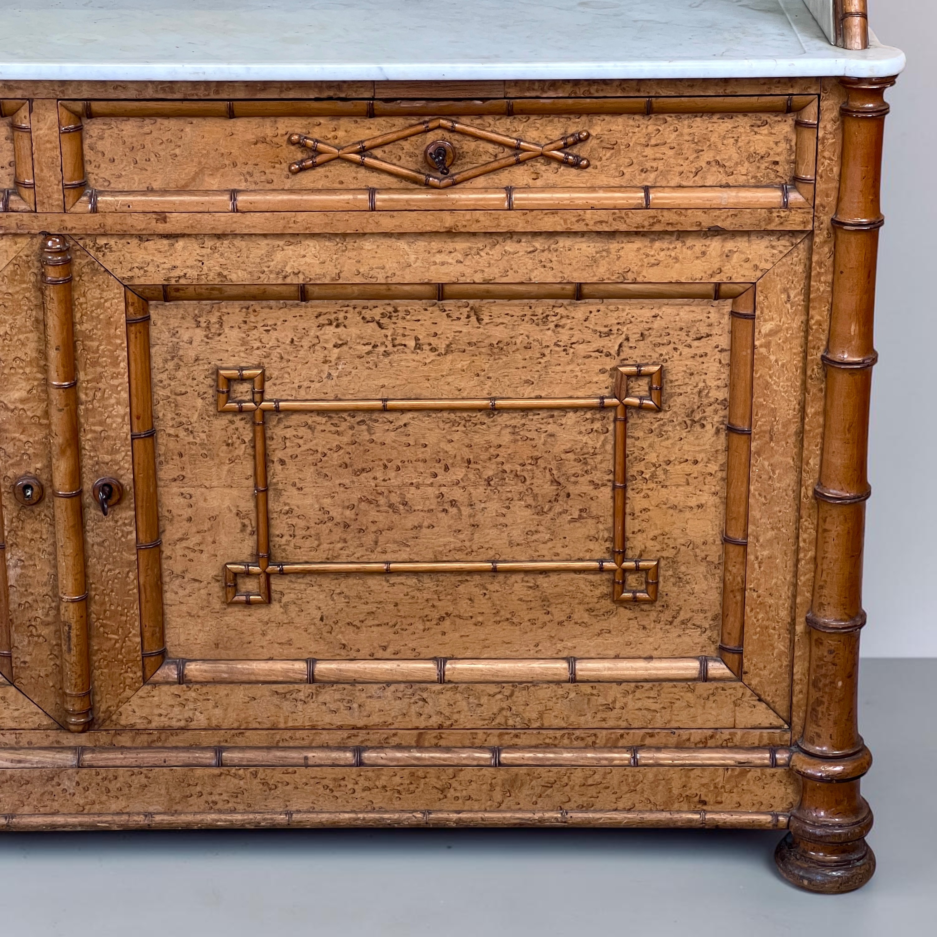 French Faux‑Bamboo Bird’s‑Eye Maple Marble Washstand, c.1890 - Image 9