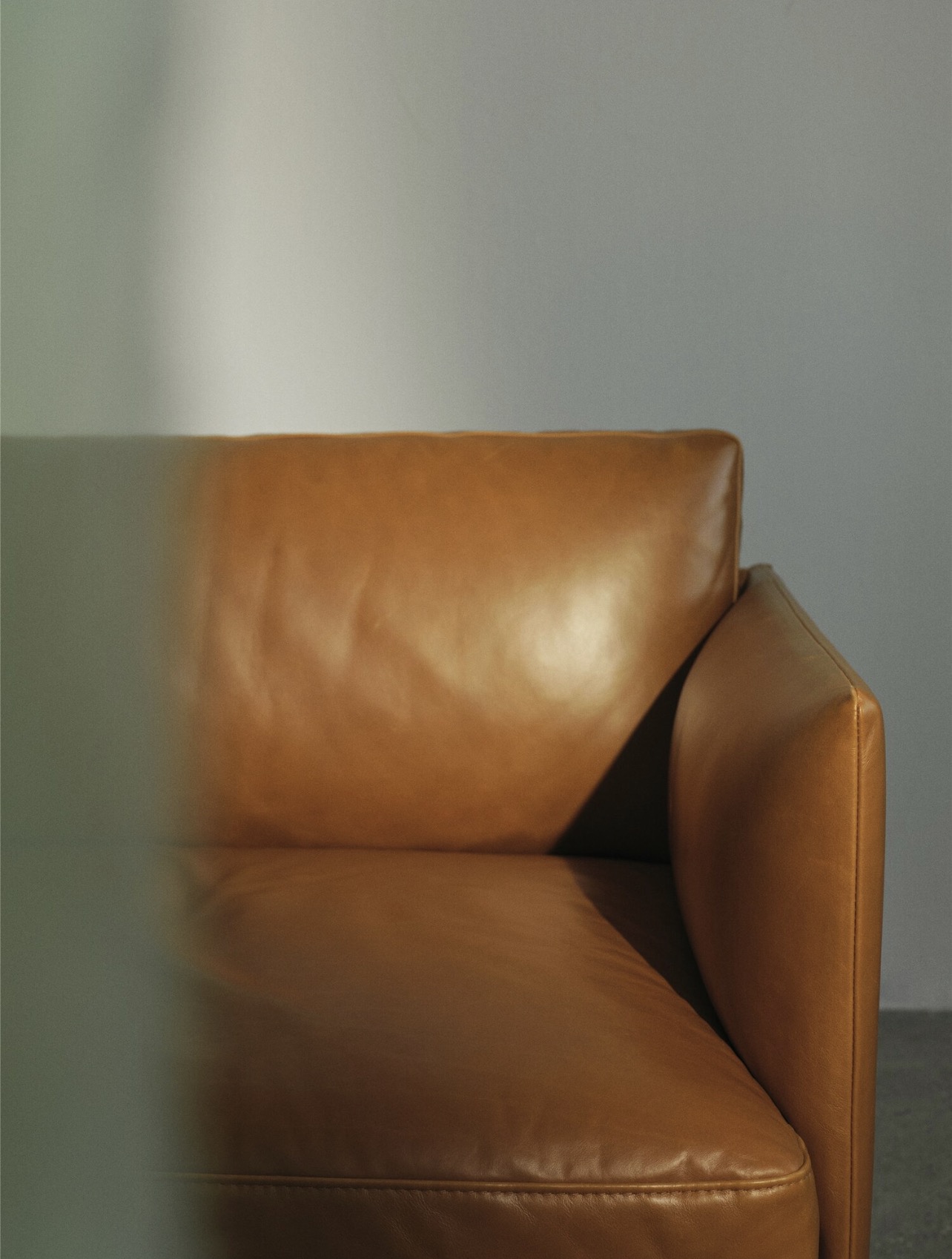 Muuto Outline Two-Seater Sofa in Cognac Refine Leather by Anderssen & Voll - Image 6