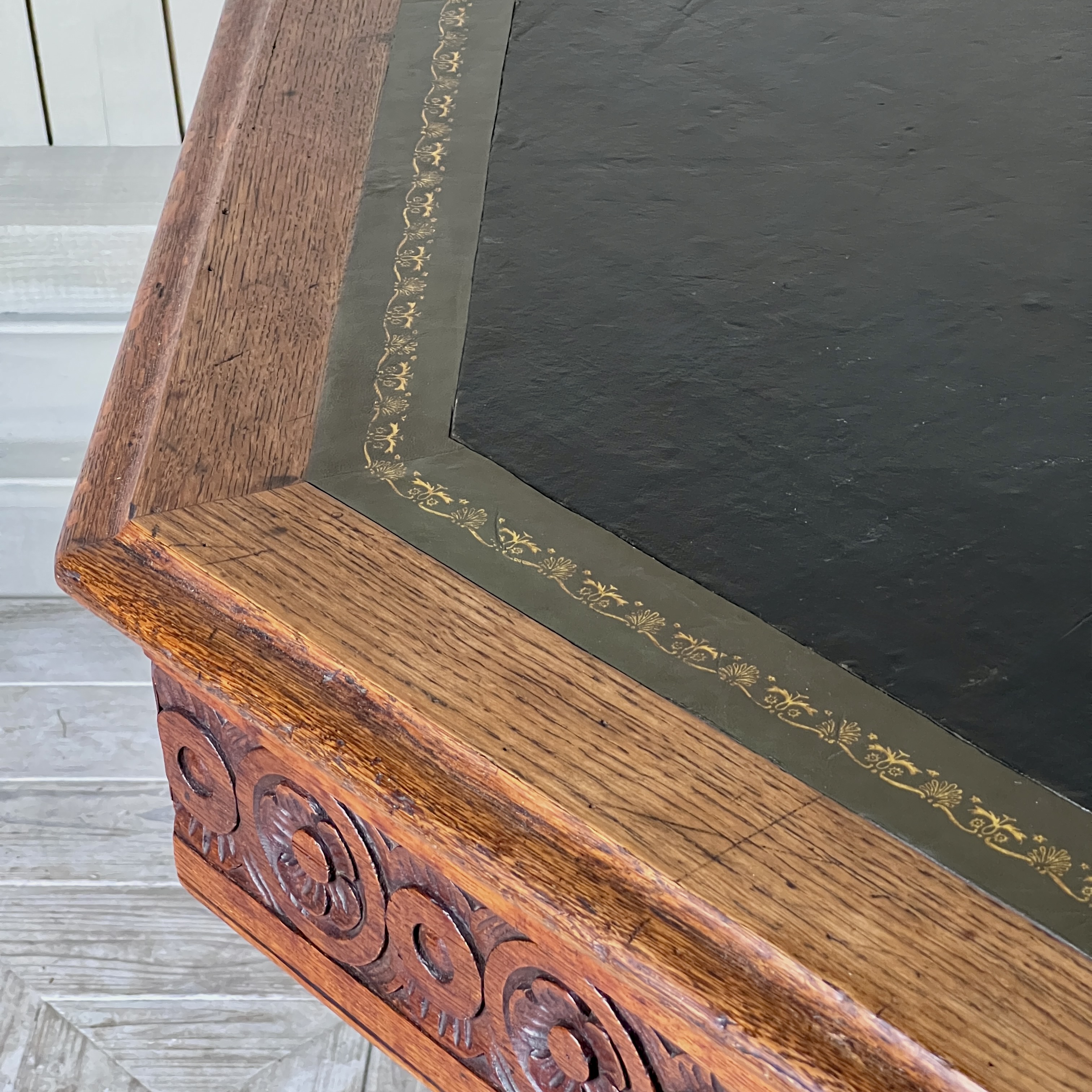 Fine Victorian Gothic Revival Octagonal Oak Library Centre Table – W. Williamson & Sons, Guildford - Image 10