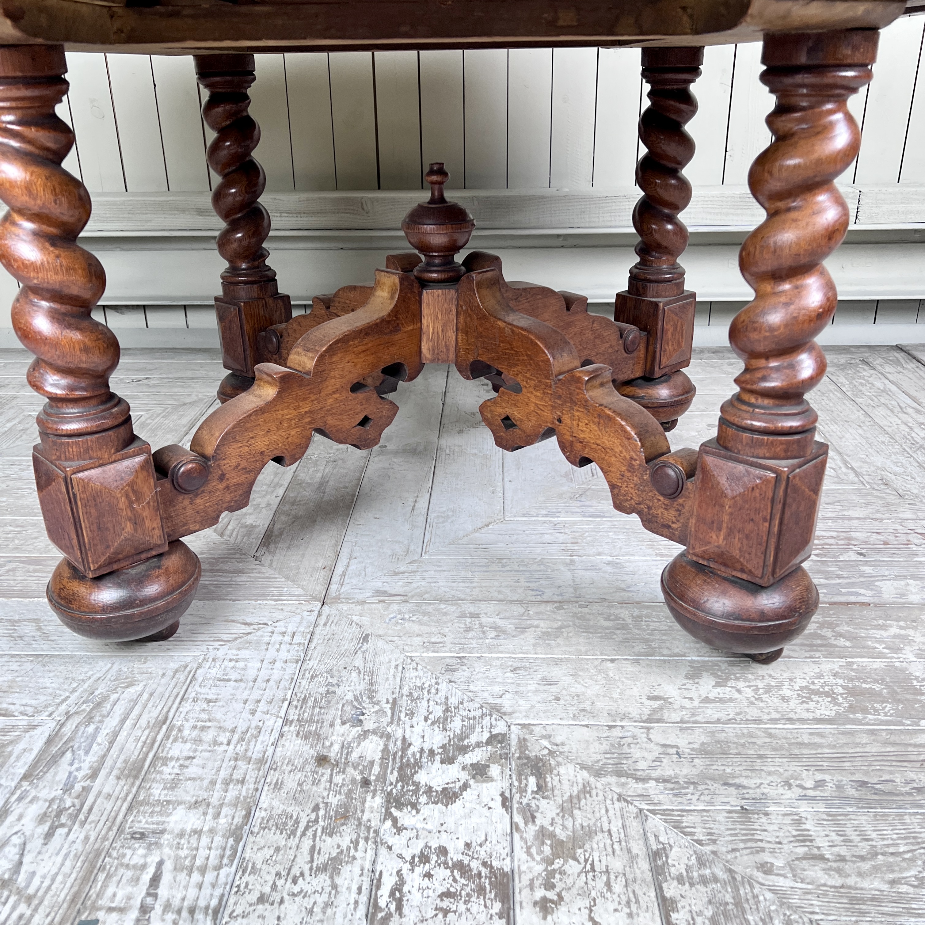 Fine Victorian Gothic Revival Octagonal Oak Library Centre Table – W. Williamson & Sons, Guildford - Image 5