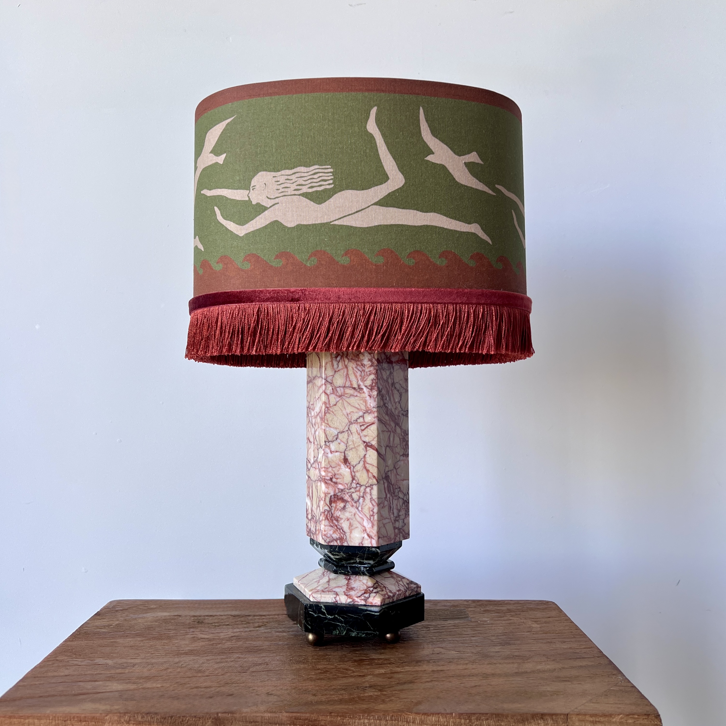Pair of Italian Mid-Century Modern Two-Tone Marble Table Lamps with Bespoke Shades - Image 5