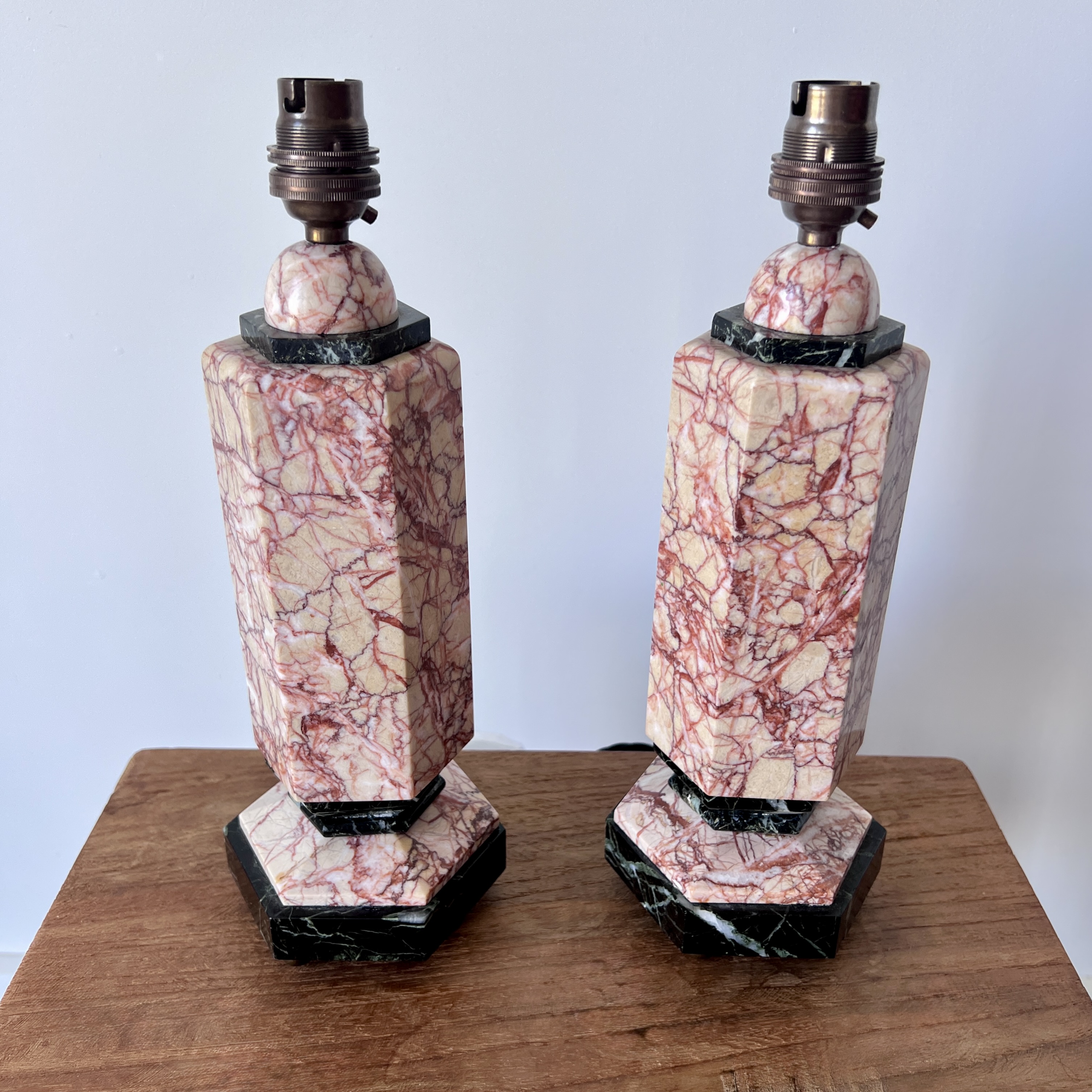Pair of Italian Mid-Century Modern Two-Tone Marble Table Lamps with Bespoke Shades - Image 4